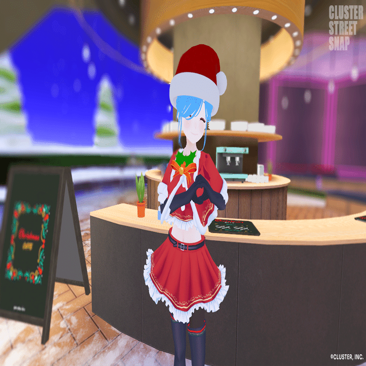 サンタさんよりオシャレな帽子を被った巨大3等身ノームさんのオブジェ