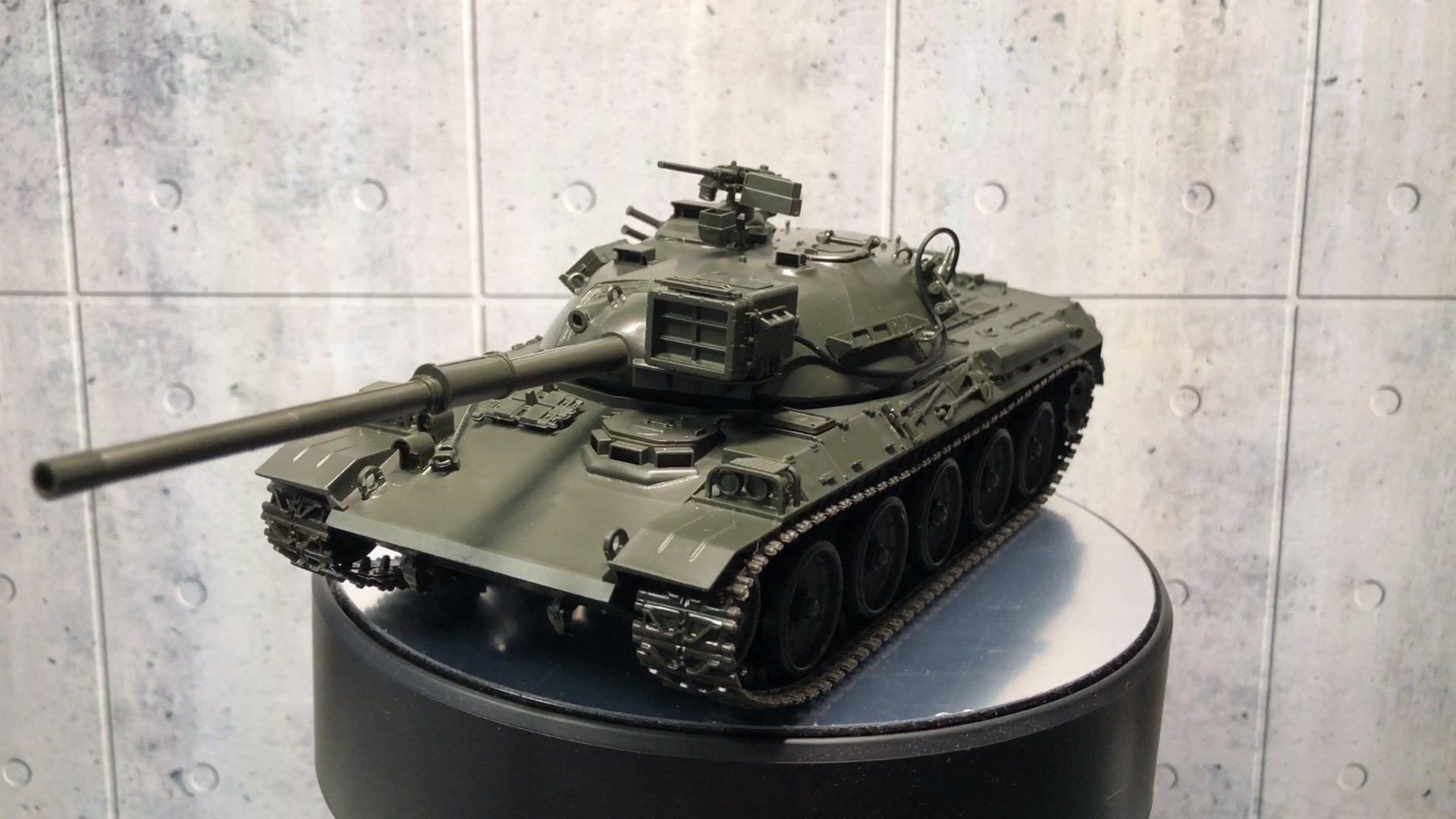 タミヤ 1/35 陸上自衛隊 74式戦車（冬期装備） 完成品 タミヤ・1/35 陸上自衛隊 74式戦車（冬期装備） : 燃やせない