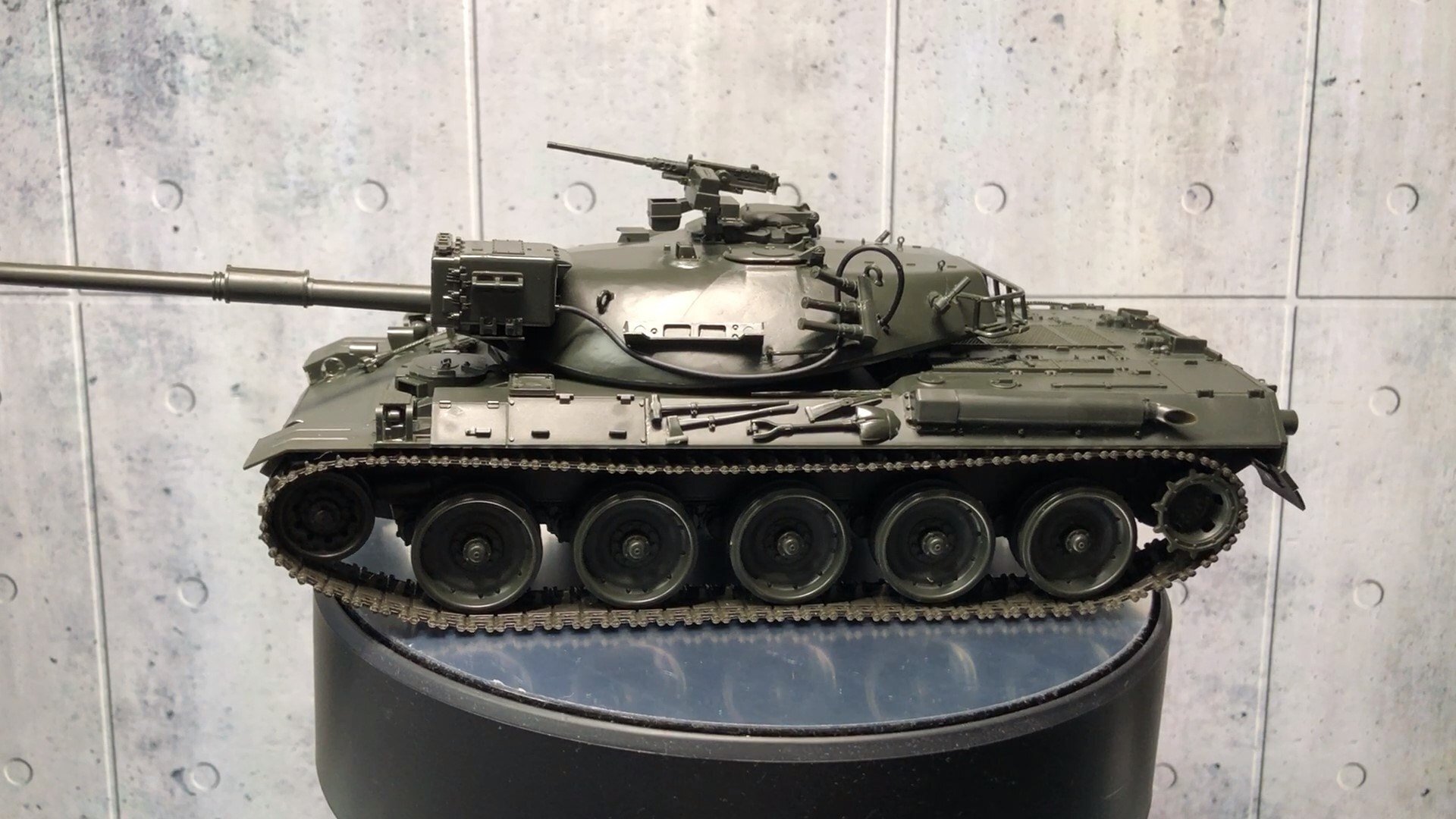 タミヤ:74式戦車 花金だ！仕事帰りに買うプラモ。何個も作りたくなる魅力満載