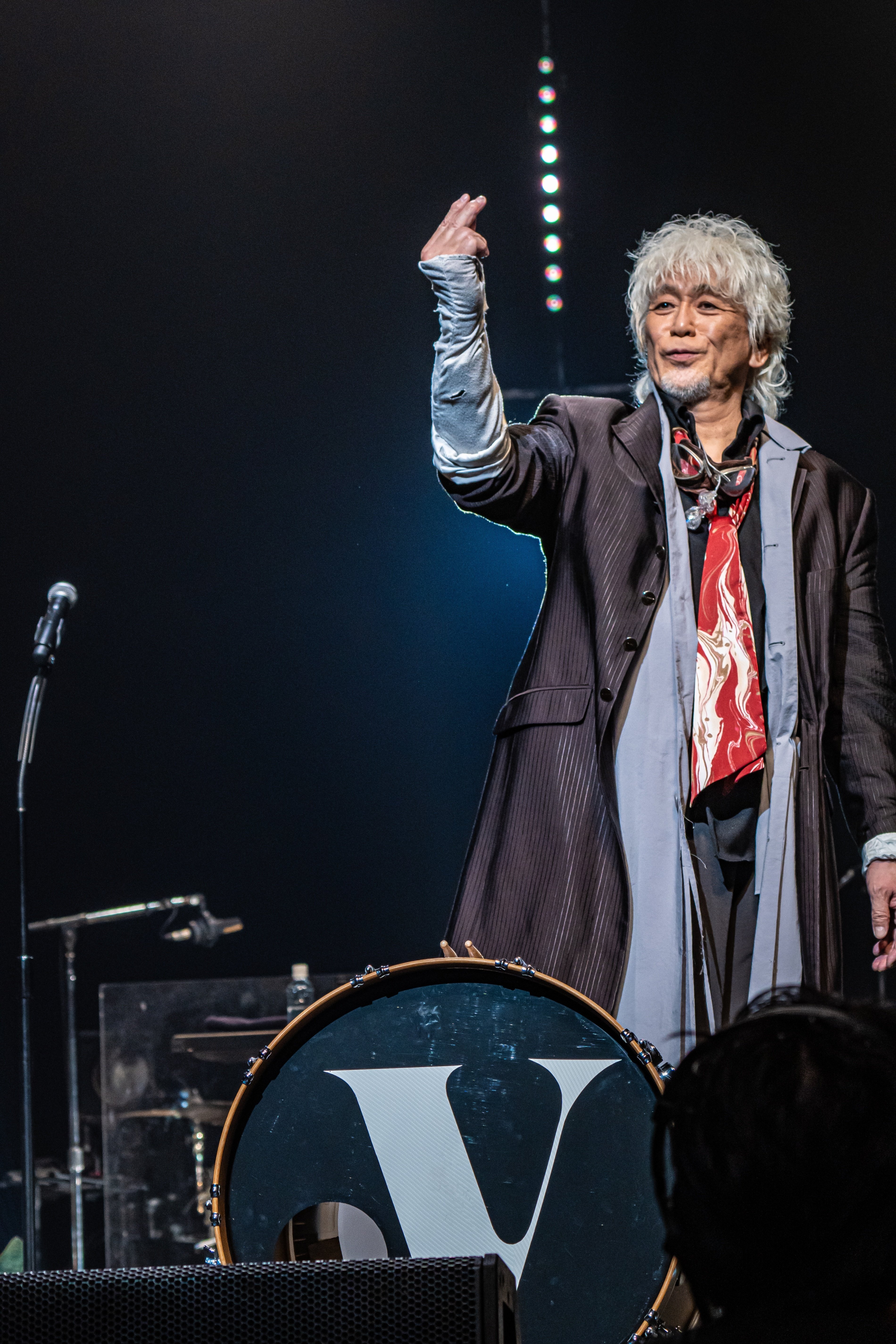 自らの人生を音楽に捧げ、歌い続ける玉置浩二。“故郷BAND”と共に全国