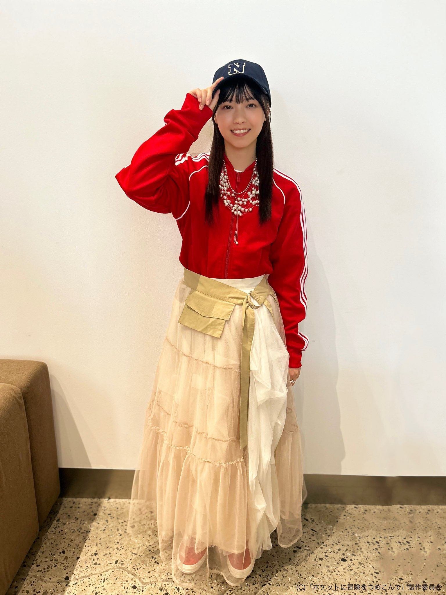 西野七瀬着用 御座い adidas トラックジャケット