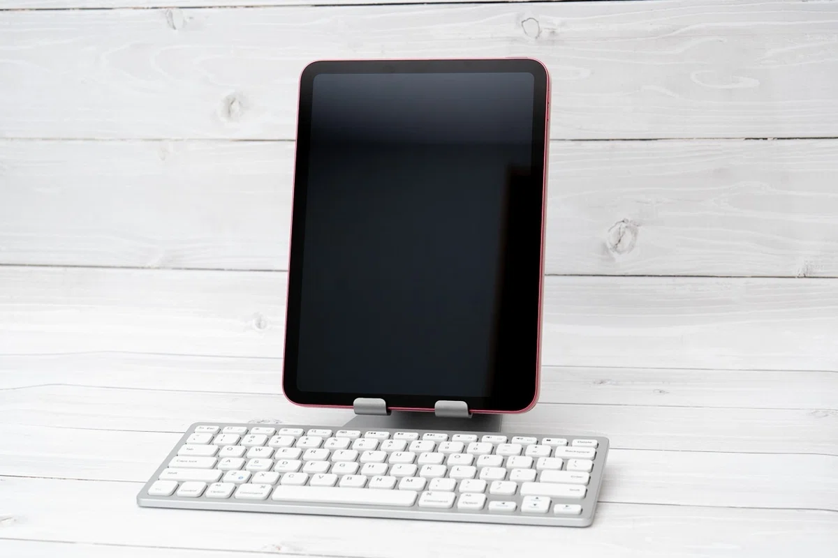 AnkerウルトラスリムキーボードをiPadに接続