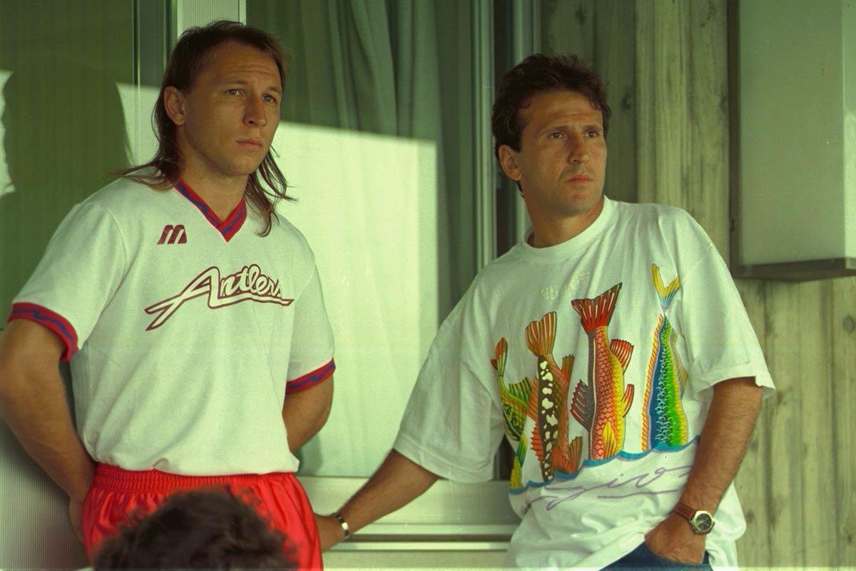 30年前の宝物「Jリーグ・バー」についていたホログラムシールを発掘