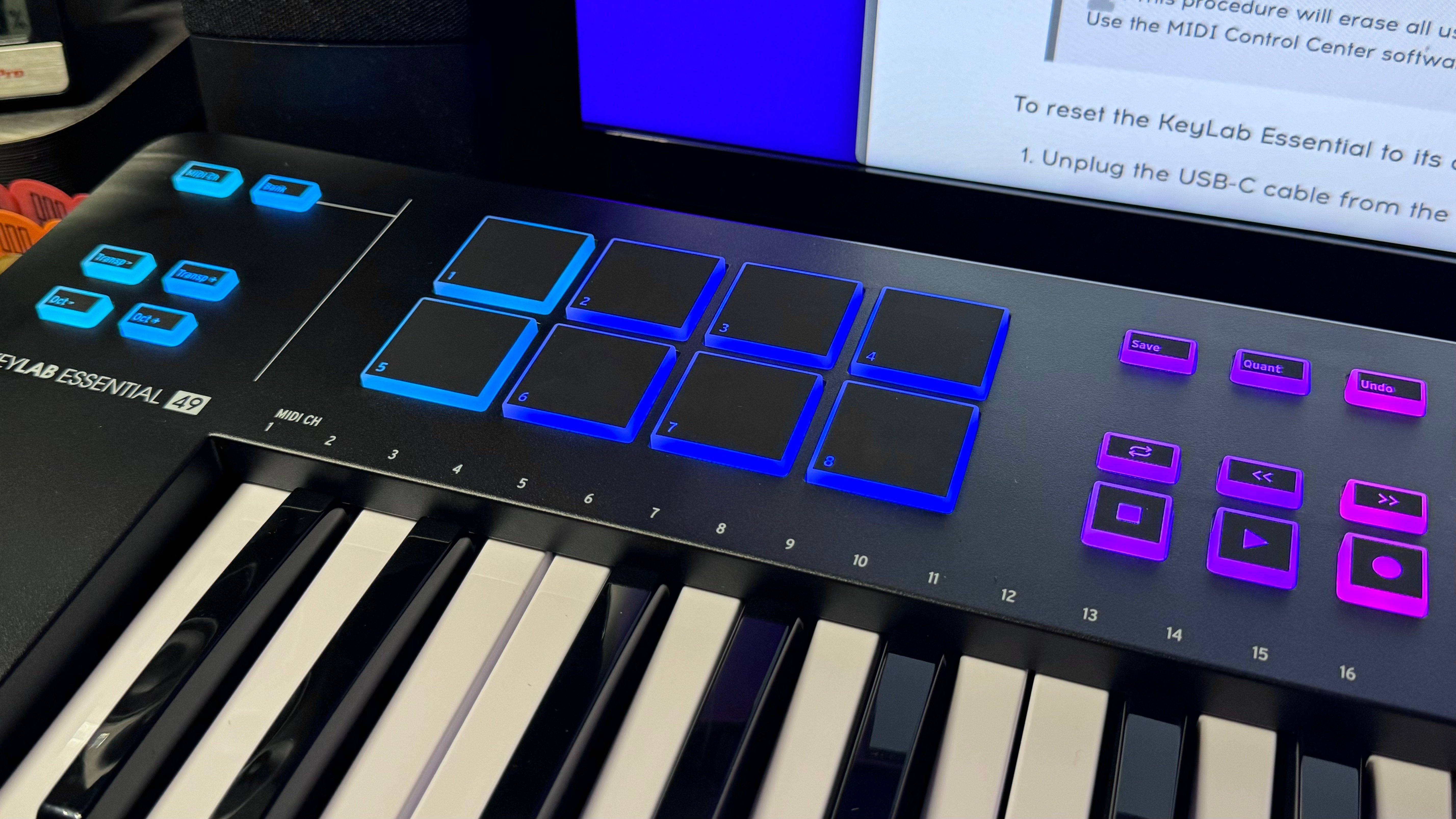ま*ほ様 【美品】KeyLab Essential 49 mk3 MIDIキーボ ARTURIA KeyLab Essential 49 MK3 (ブラック) 49鍵盤 MIDI