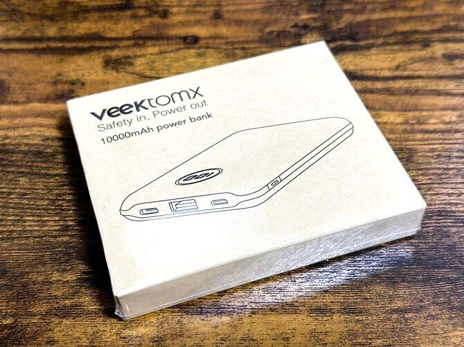 薄くて軽量ながら10000mAh、3ポート搭載、LEDディスプレイも付いた