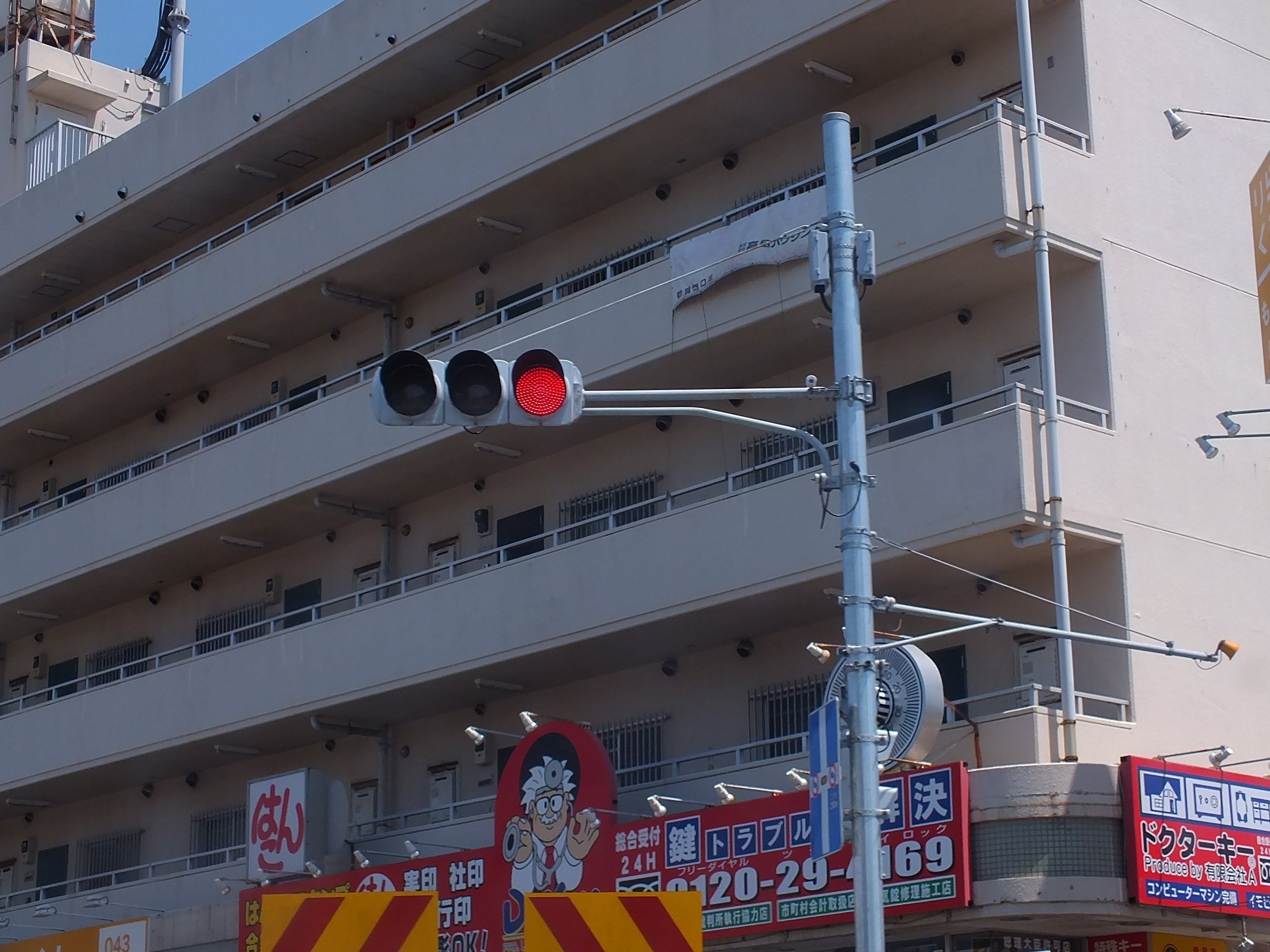 千葉市稲毛区園生町で星和電機厚型＋右折矢印灯が工事で更新された日信