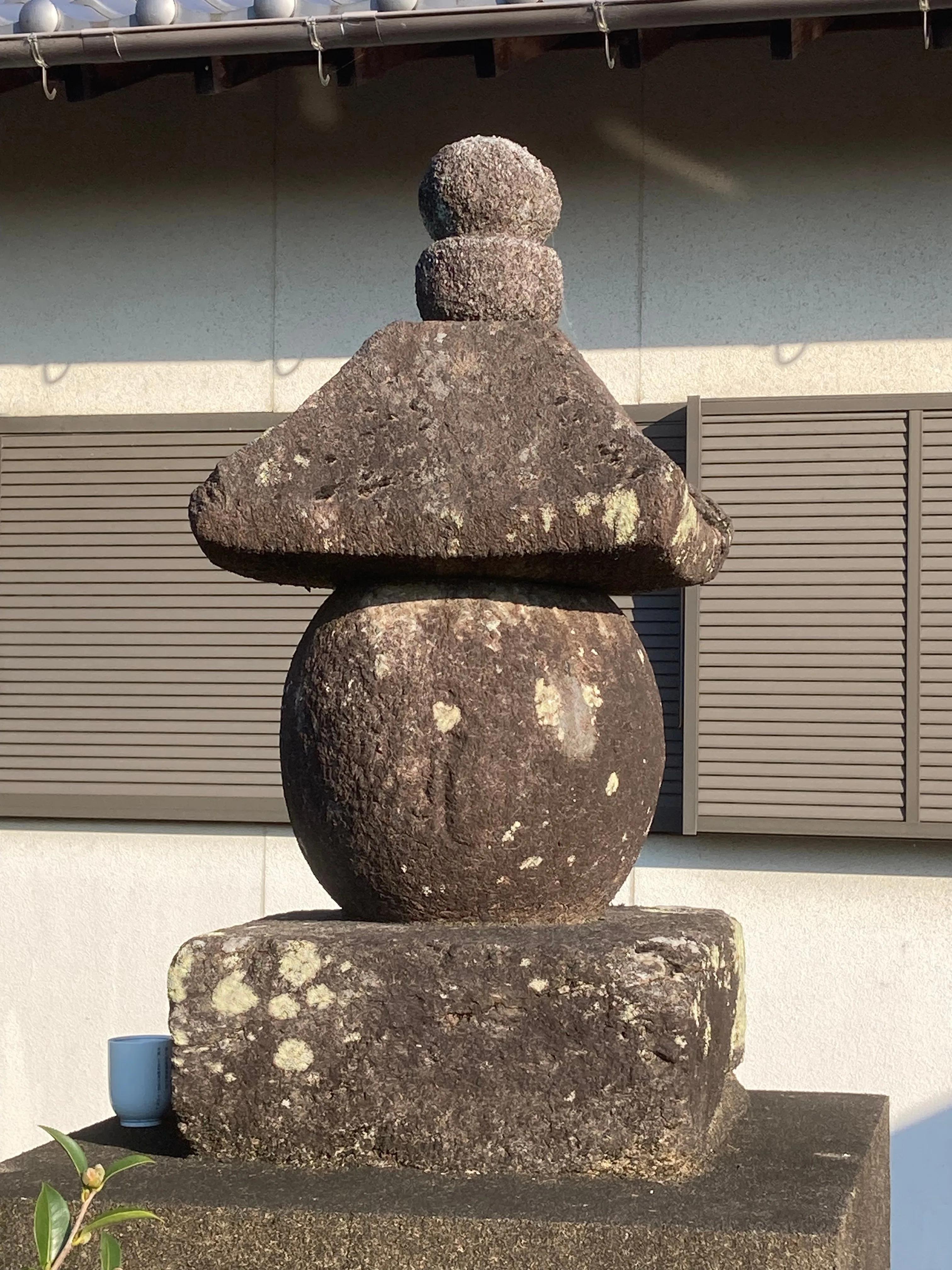 中国・四国・九州地方の石造物㉗：泉蔵寺五輪塔（伝・大内盛見の墓）｜綾