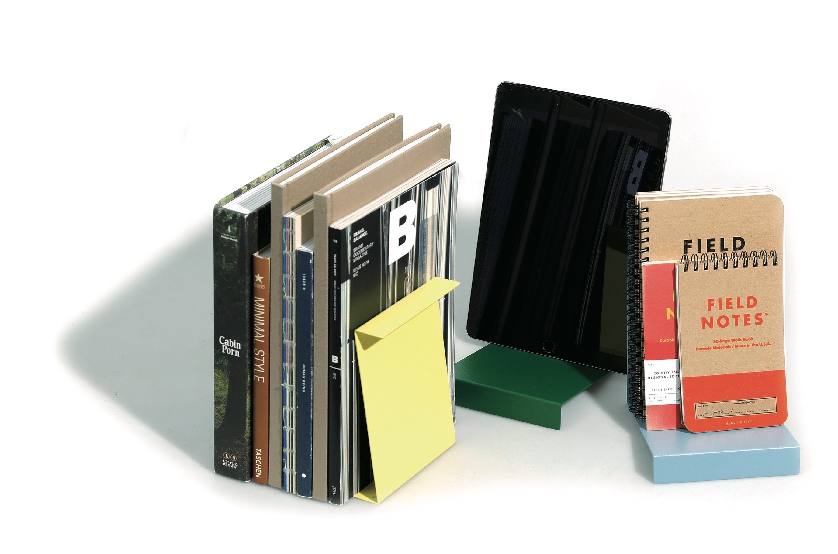 ブックエンド N」の形が生む安定感 「ブック＆ディスプレイスタンド」が使いやす