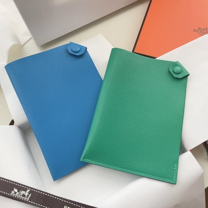 2024年こそ！エルメスのパスポートケースにパスポート挟んで海外旅行  