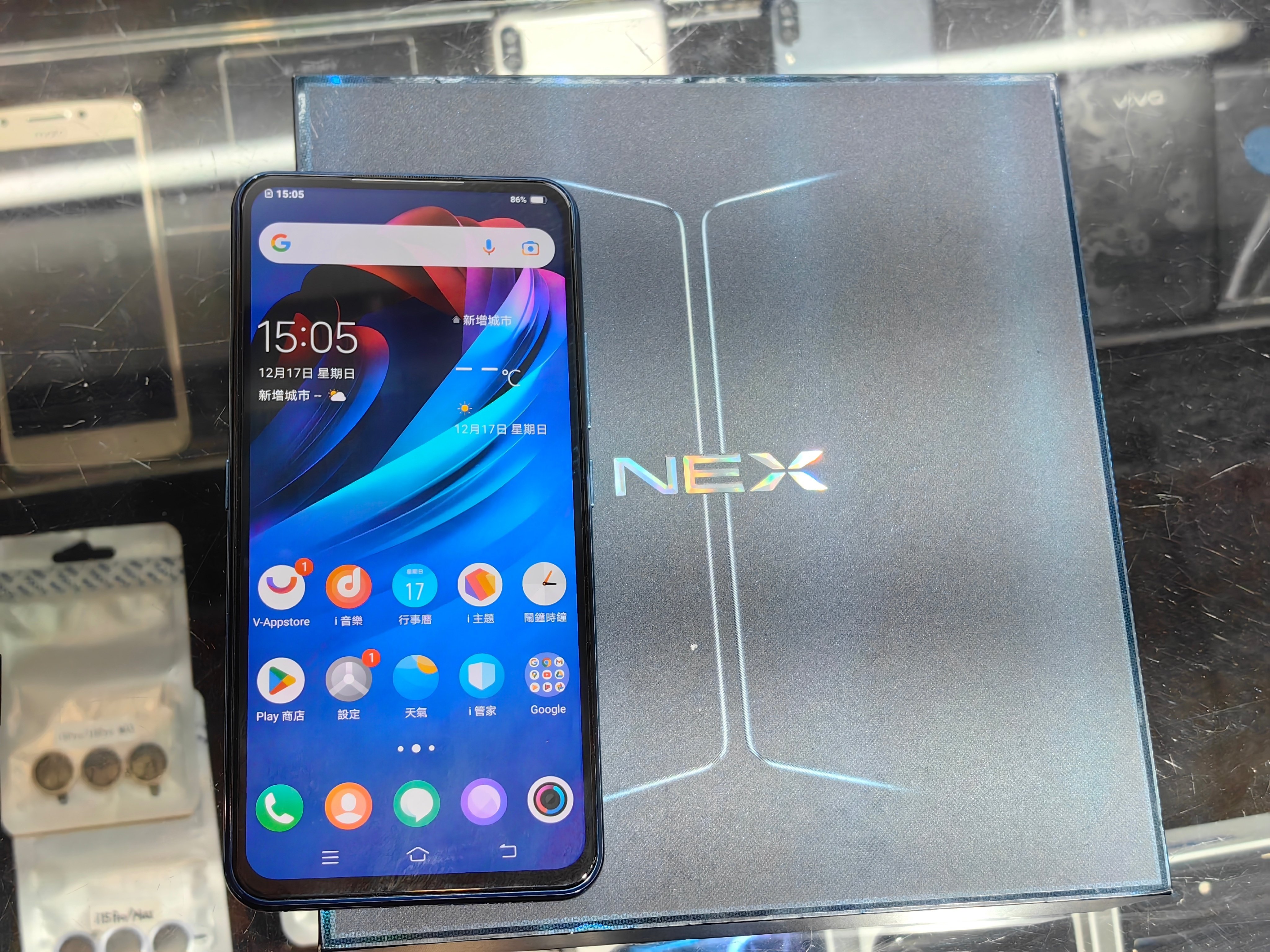 台中 東協廣場の中古スマホ売り場を満喫、両面スマホゲット｜山根康宏