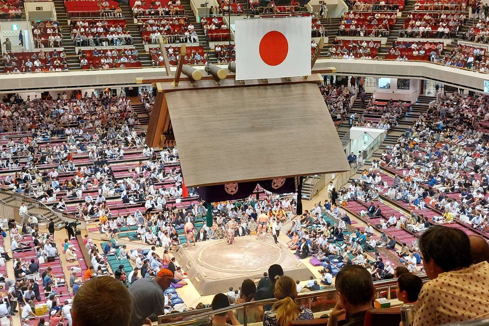 人生初の大相撲観戦！負けても文句を言わない力士に感動。｜はの 
