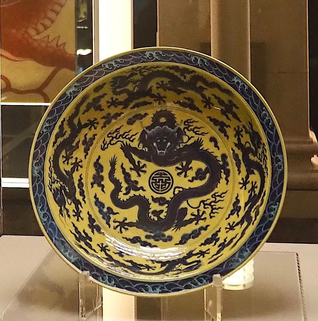 中国　色絵　大鉢　雲龍神獣図　大明宣徳年製銘 今蕭白」が描いた龍に注目〜静嘉堂＠丸の内「ハッピー龍イヤー