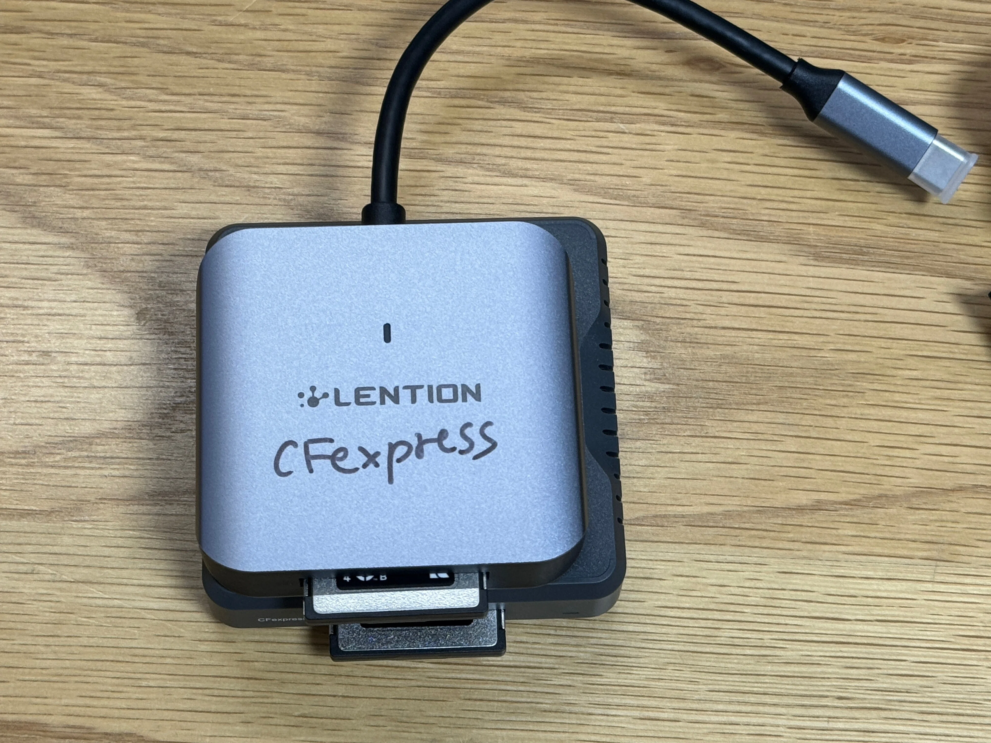 CFexpress 4.0のカードとカードリーダー｜タカシ