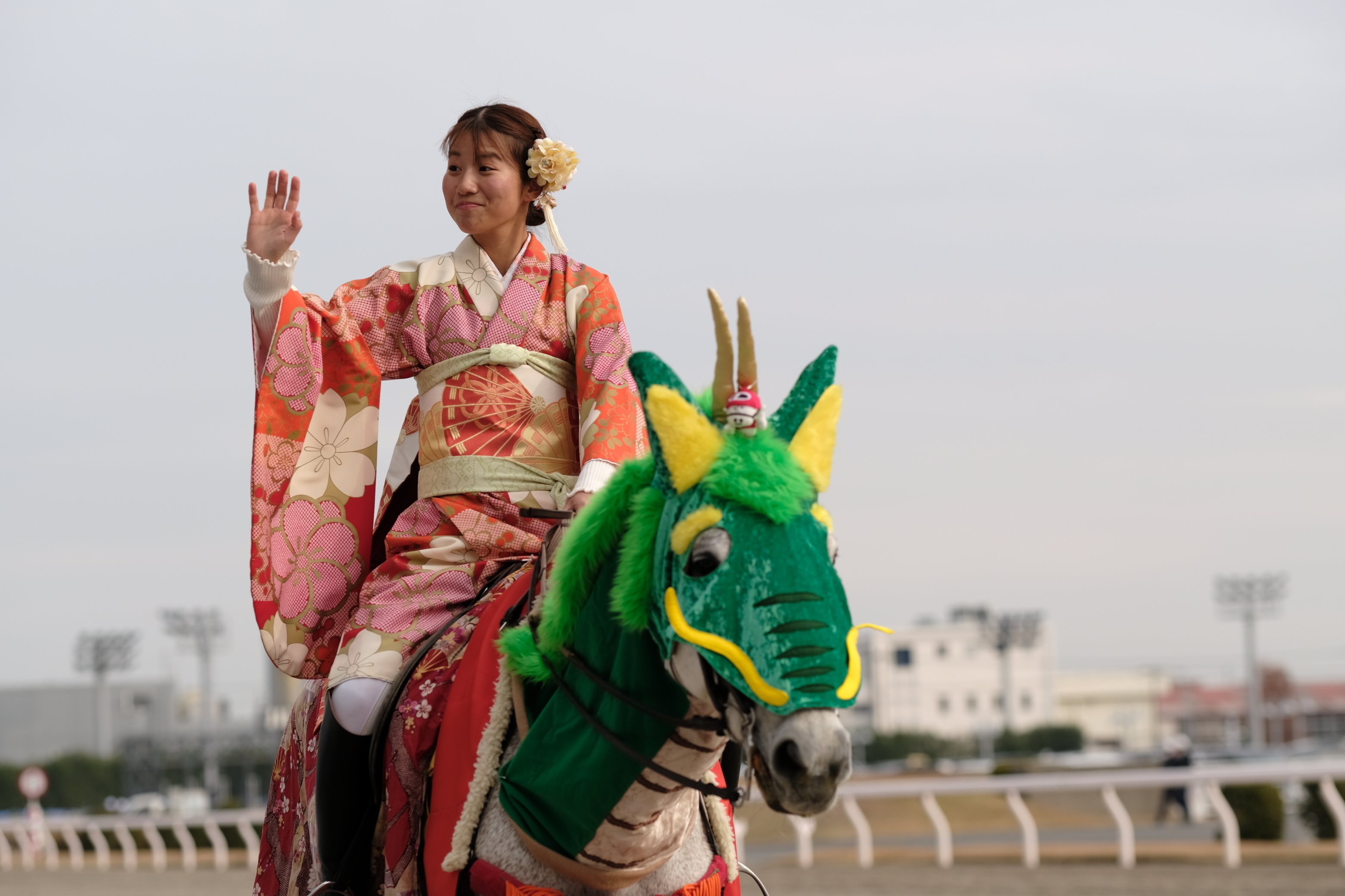 正月川崎競馬コスプレ誘導馬 2024年辰年🐲｜からぶ