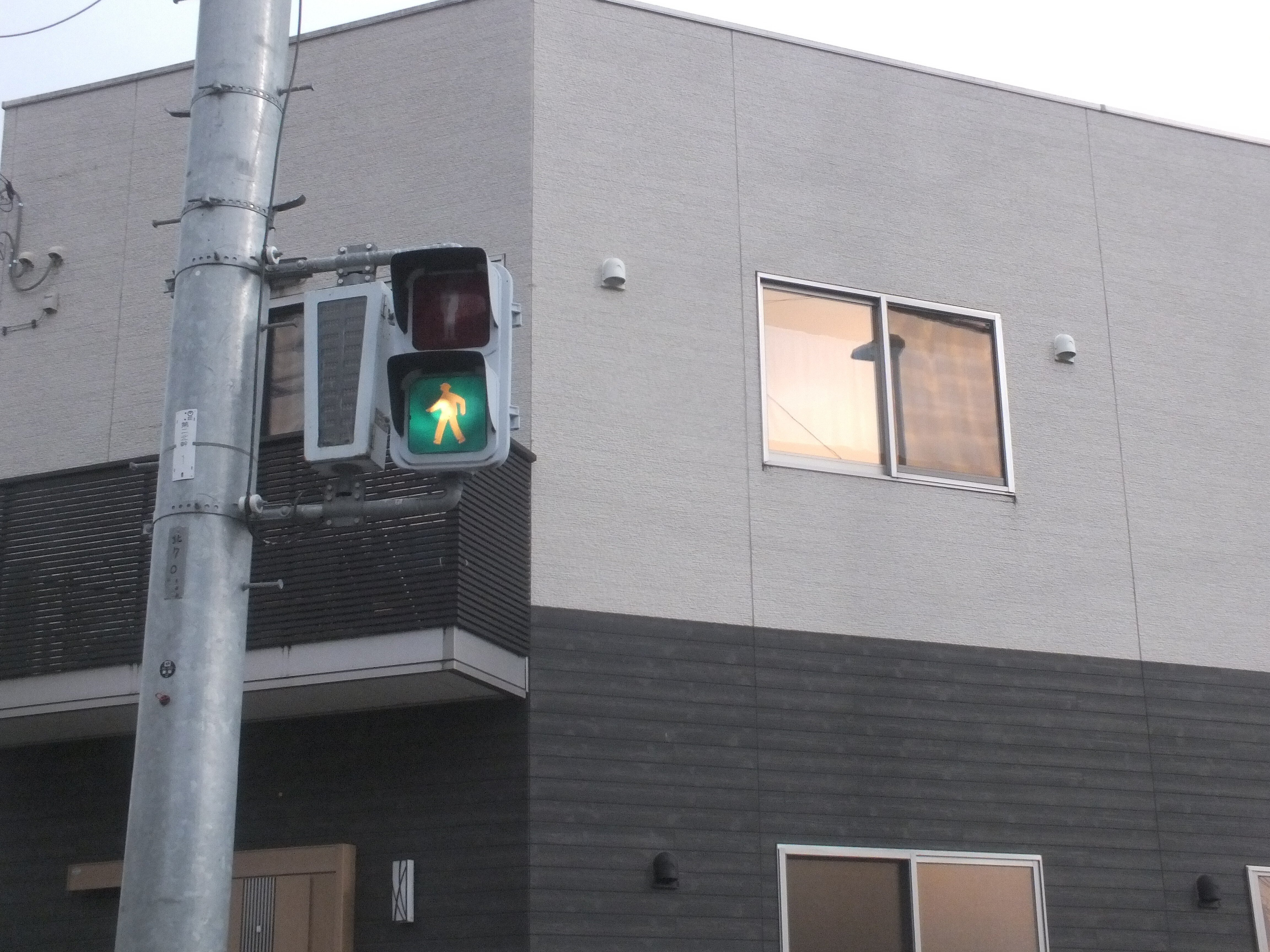 常陸大宮市下町「上町東」で撮影したオール信号電材厚型多眼レンズ