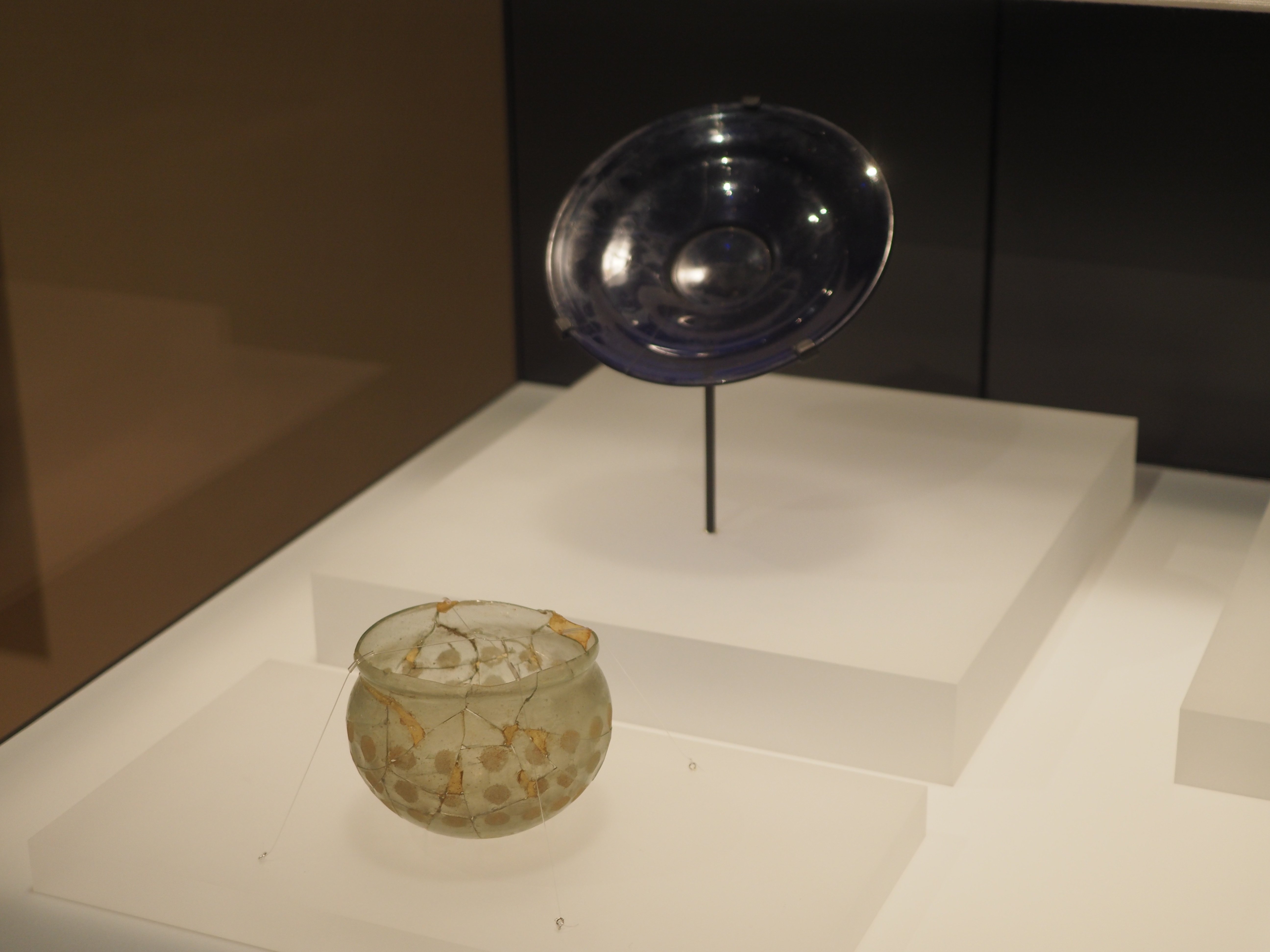 ローマ帝国からササン朝ペルシアを経て、奈良の古墳に副葬された青い