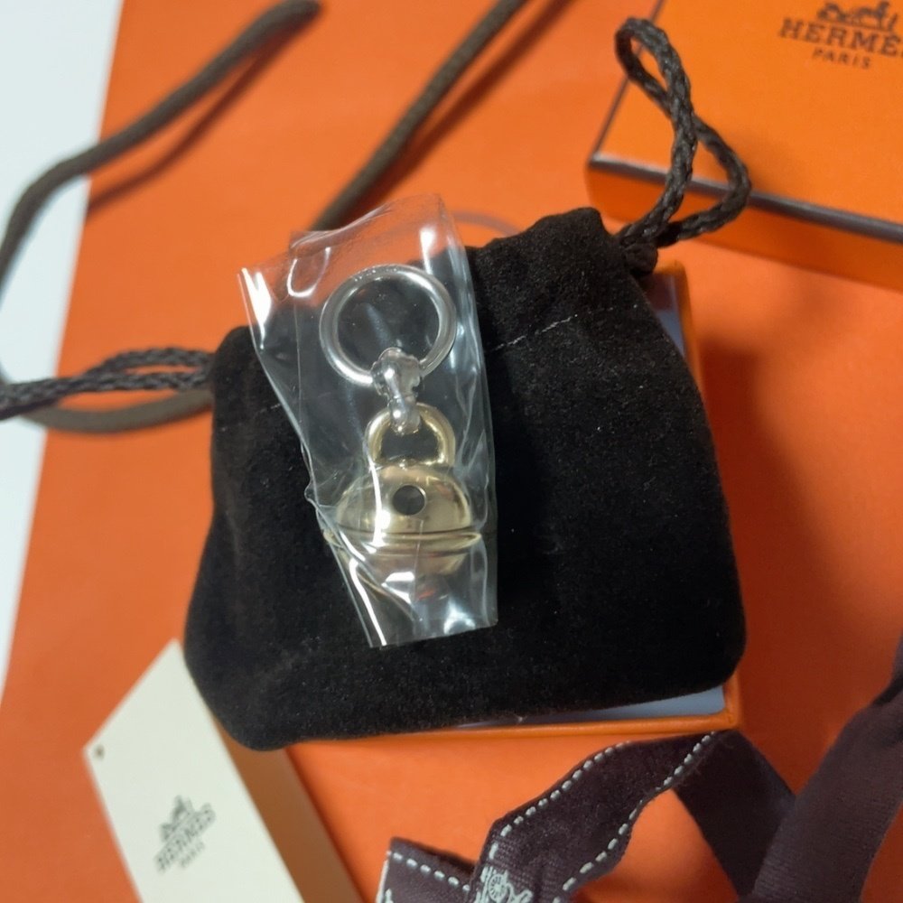 エルメスのツイリーを簡単に巻く方法！スカーフリング ツイリー 《ベル  