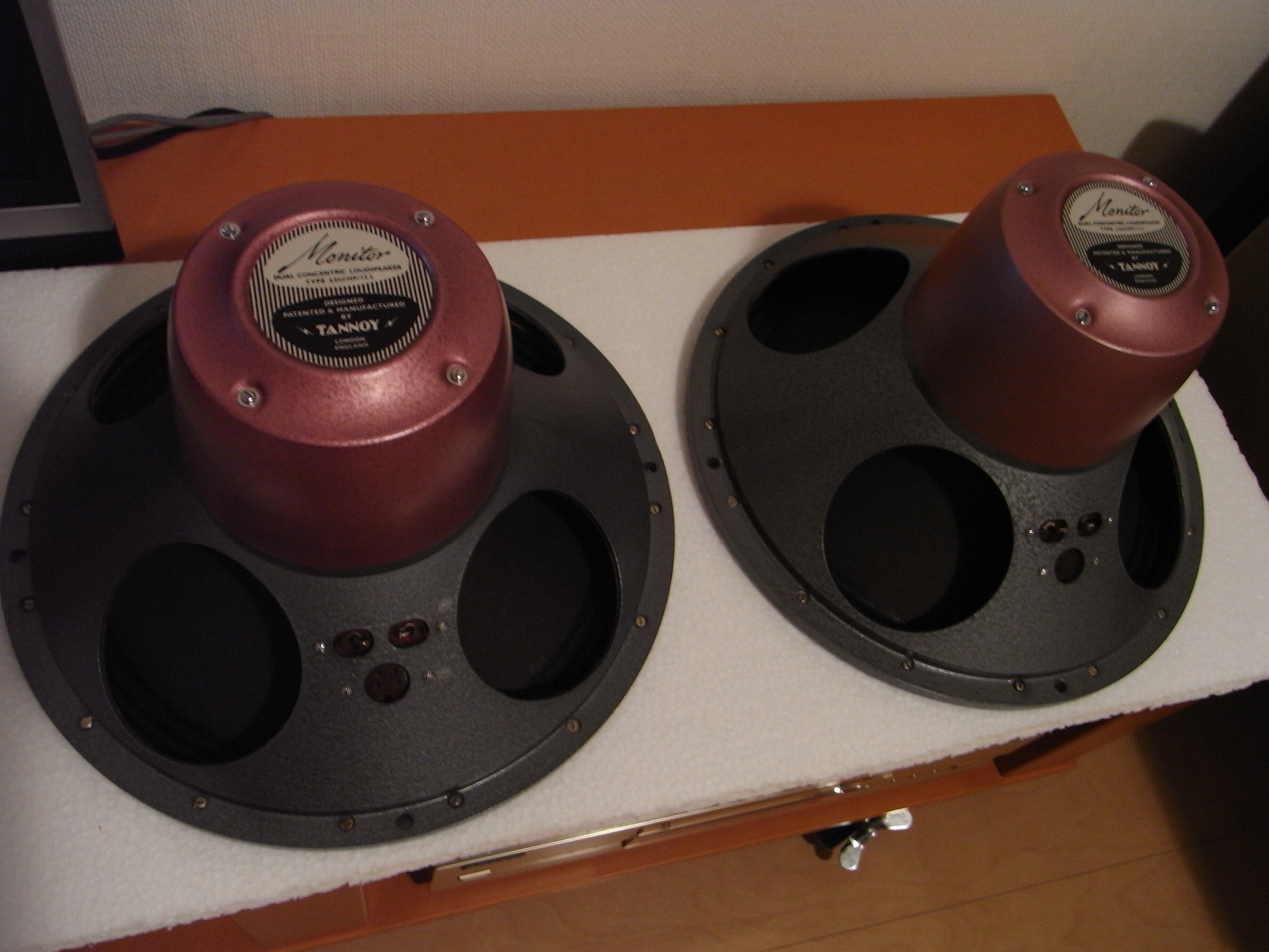 □t2163　ジャンク★tannoy　タンノイ　canterbury 15　ペアスピーカー　【ヤマトボックスチャーター便/法人様のみ利用可能】 TANNOY タンノイ Corner Canterbury⁄Monitor Red LSU⁄HF⁄12.L