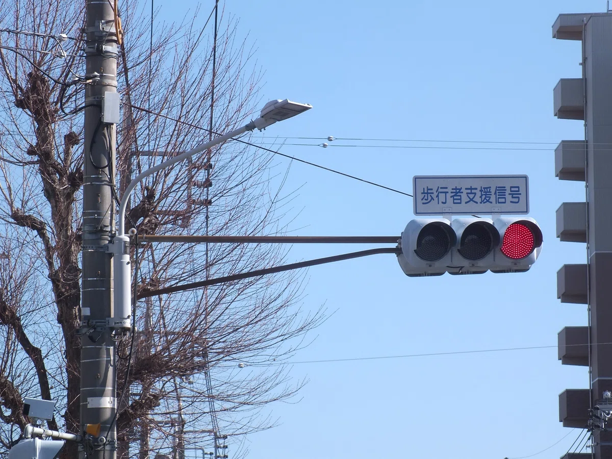 前橋市南町3丁目にある小糸DK2・小糸おにぎりLED歩灯と歩行者支援信号 