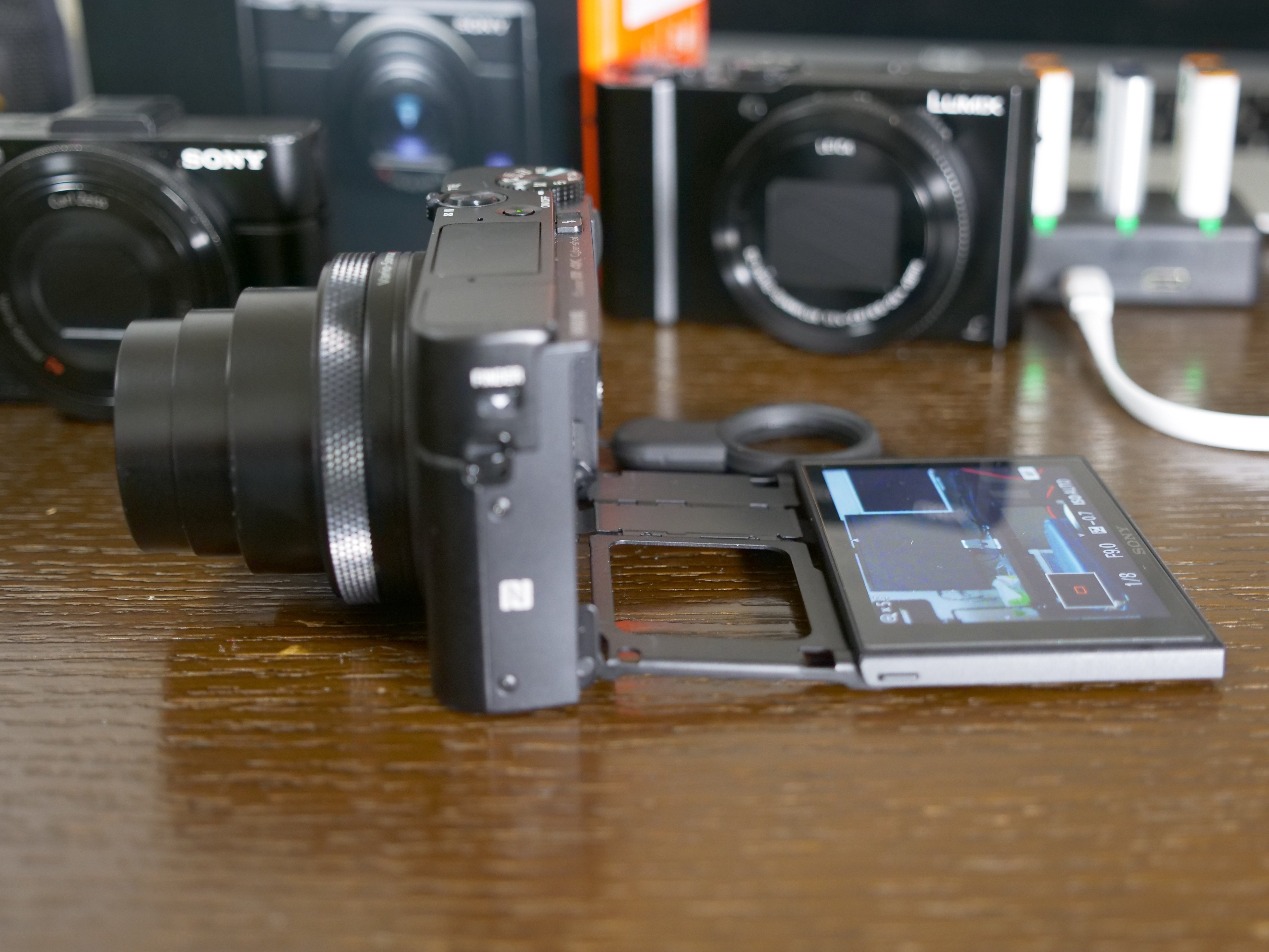 購入ログ】もうこの後継は出ないのかなぁ RX100M7 レビュー｜物欲