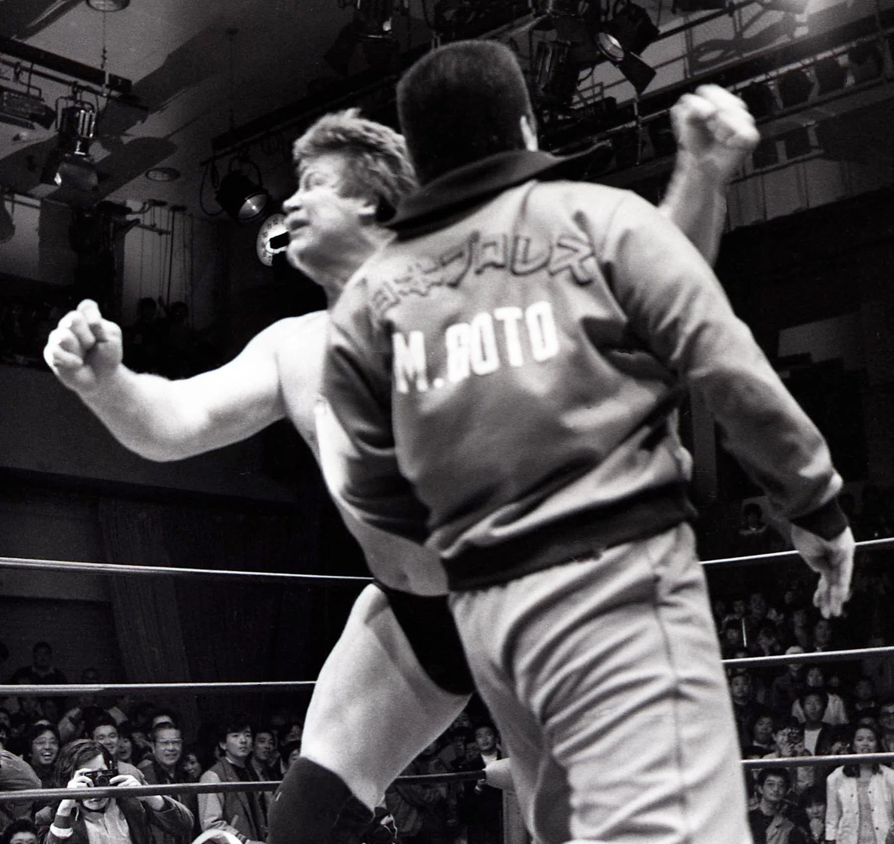 Stan Hansen's swinging bullrope hits me directly! An unexpected