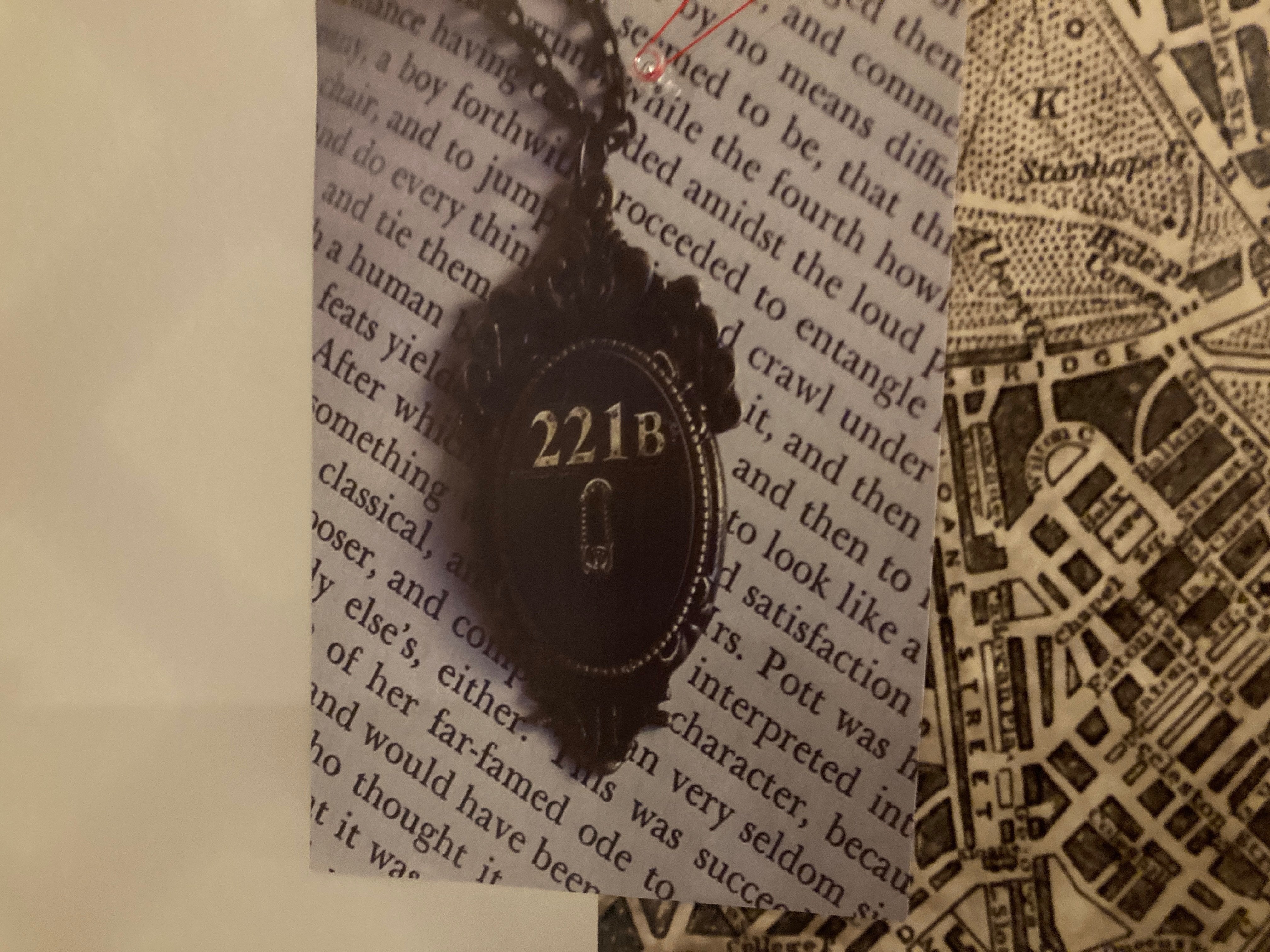 ホテルカルデア第二弾「カルデア捜査本部」部屋の壁にある『謎』の話