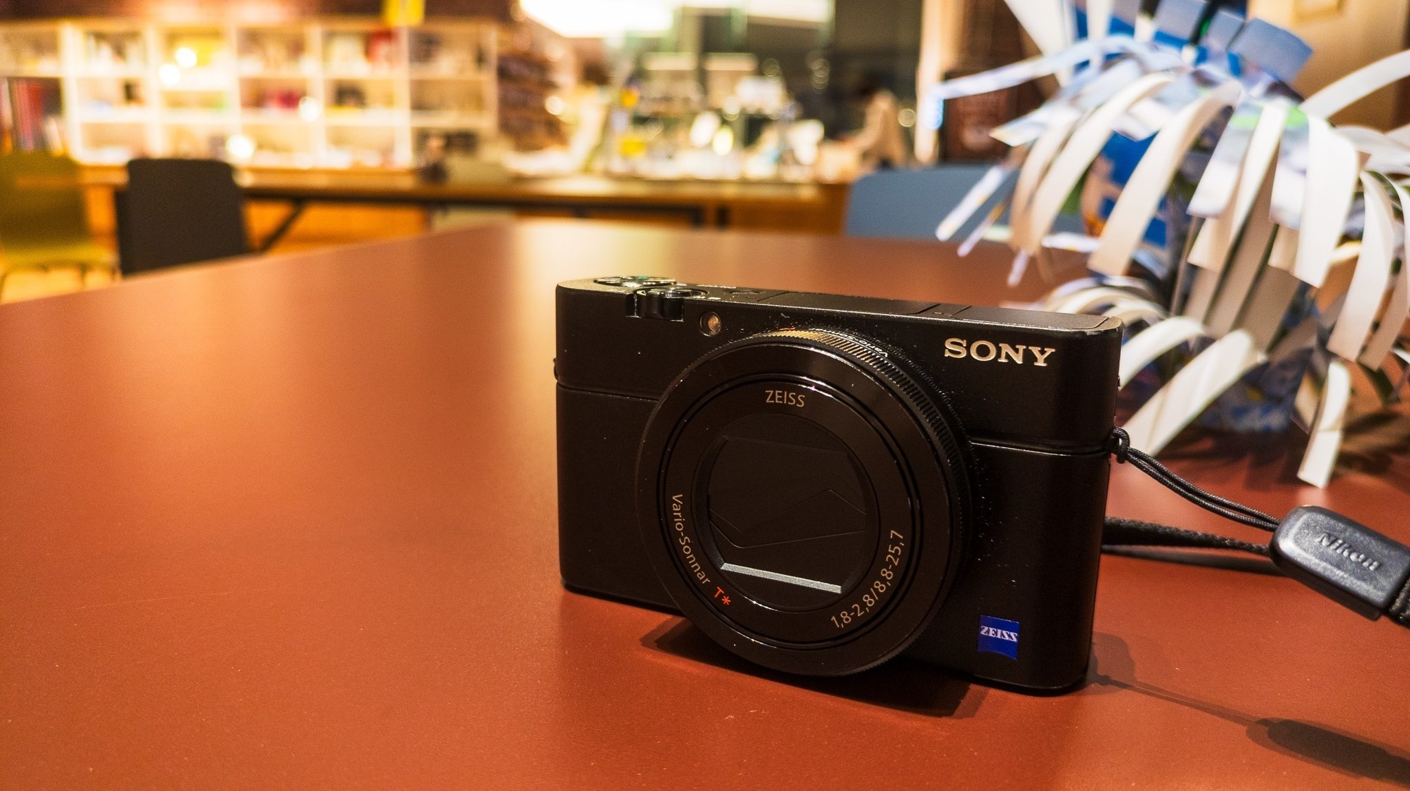 コンパクトデジカメsony RX100 シリーズはパートナーがいる男におすすめすぎる件について｜さかもと