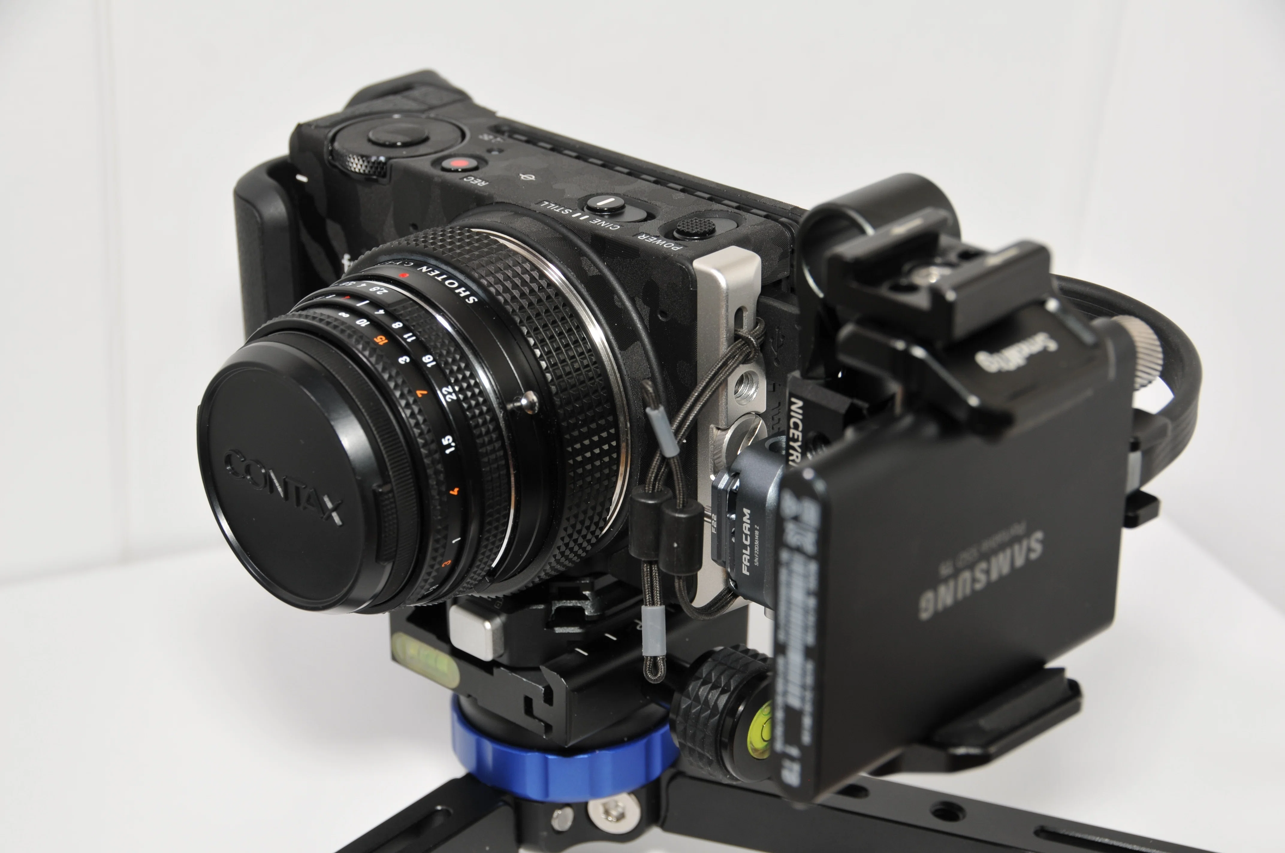 SIGMA fp レンズ2本　ケージセット シグマがSmallRigと共同で「SIGMA fp」シリーズ専用ケージを開発