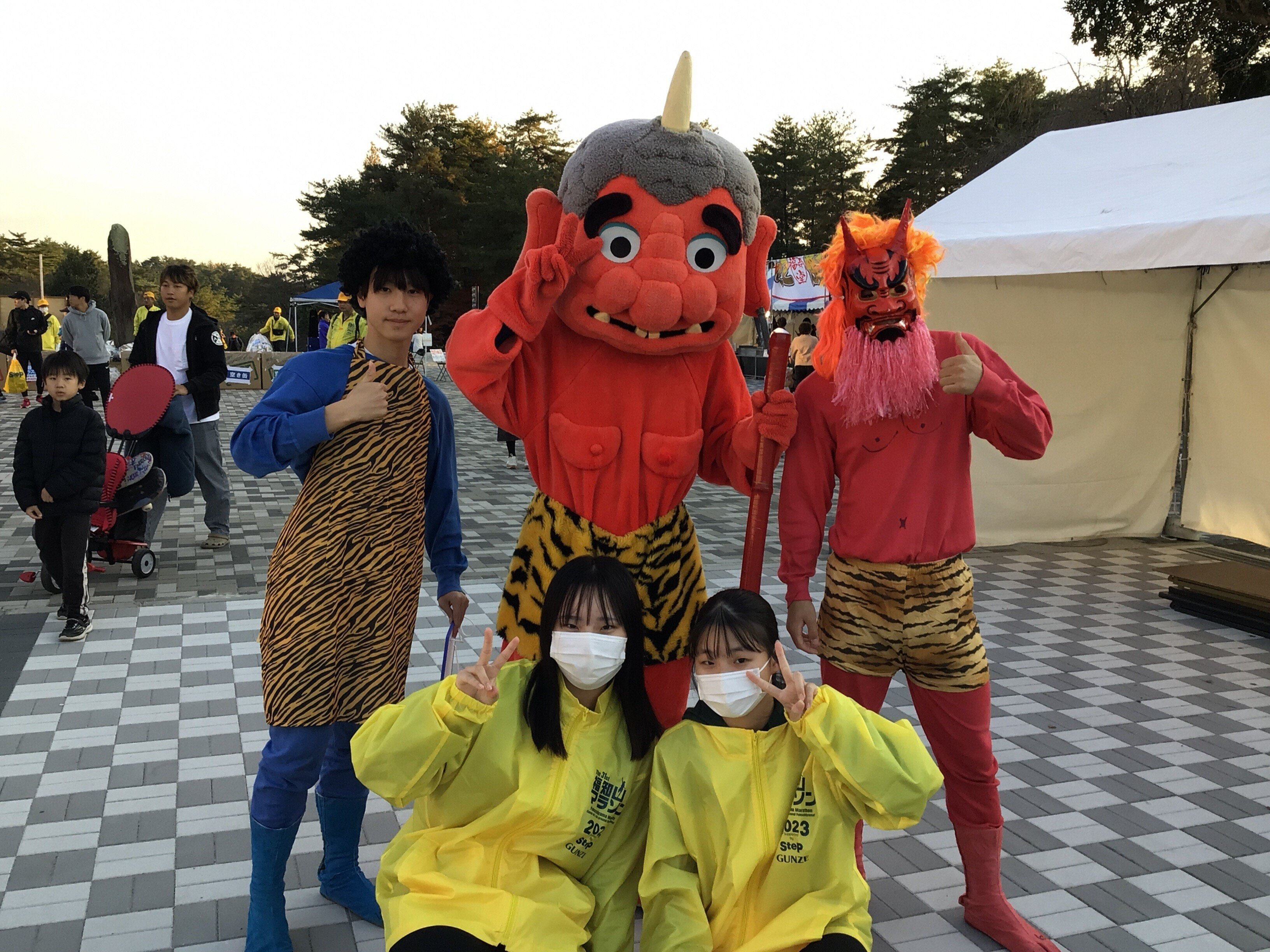 鬼のお面をつけた高校生たちが現れた！【福知山マラソン】｜noteふくち