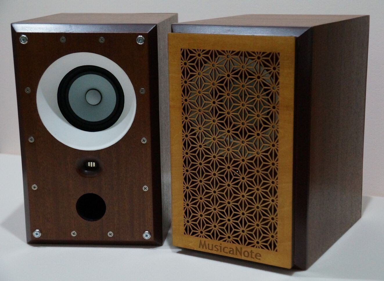 ふるさと納税 朝来市 漆喰スピーカー「S-P02L-FF ”鼓”」(ペア)+ スーパーツィーター「S-STW01」(ペア) 漆喰スピーカー「S-P02L-FF \u201d鼓\u201d」(ペア) スタイリッシュ、コンパクト