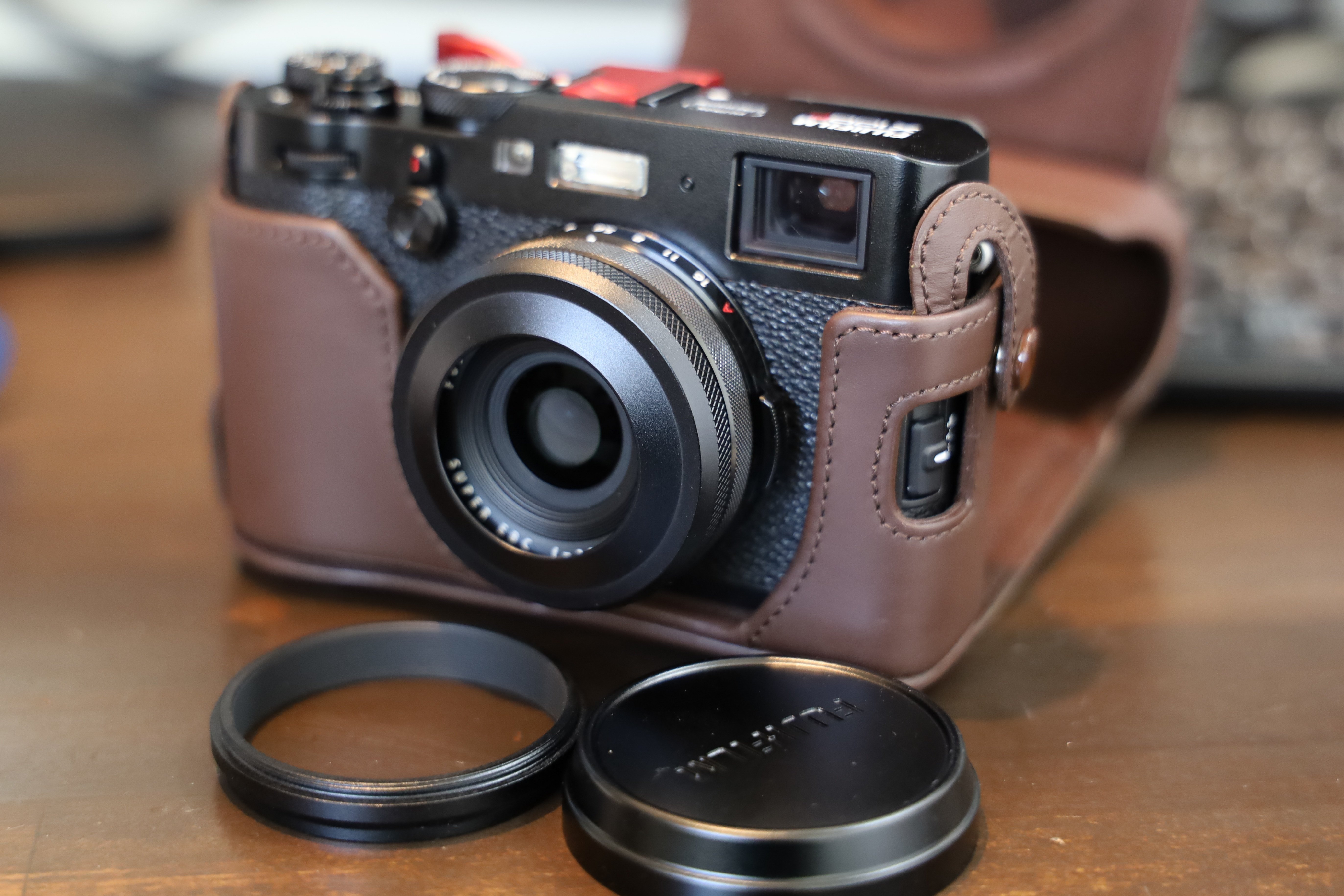 x100f 美品　おまけ多数 FUJIFILM x100f おまけ付き - メルカリ