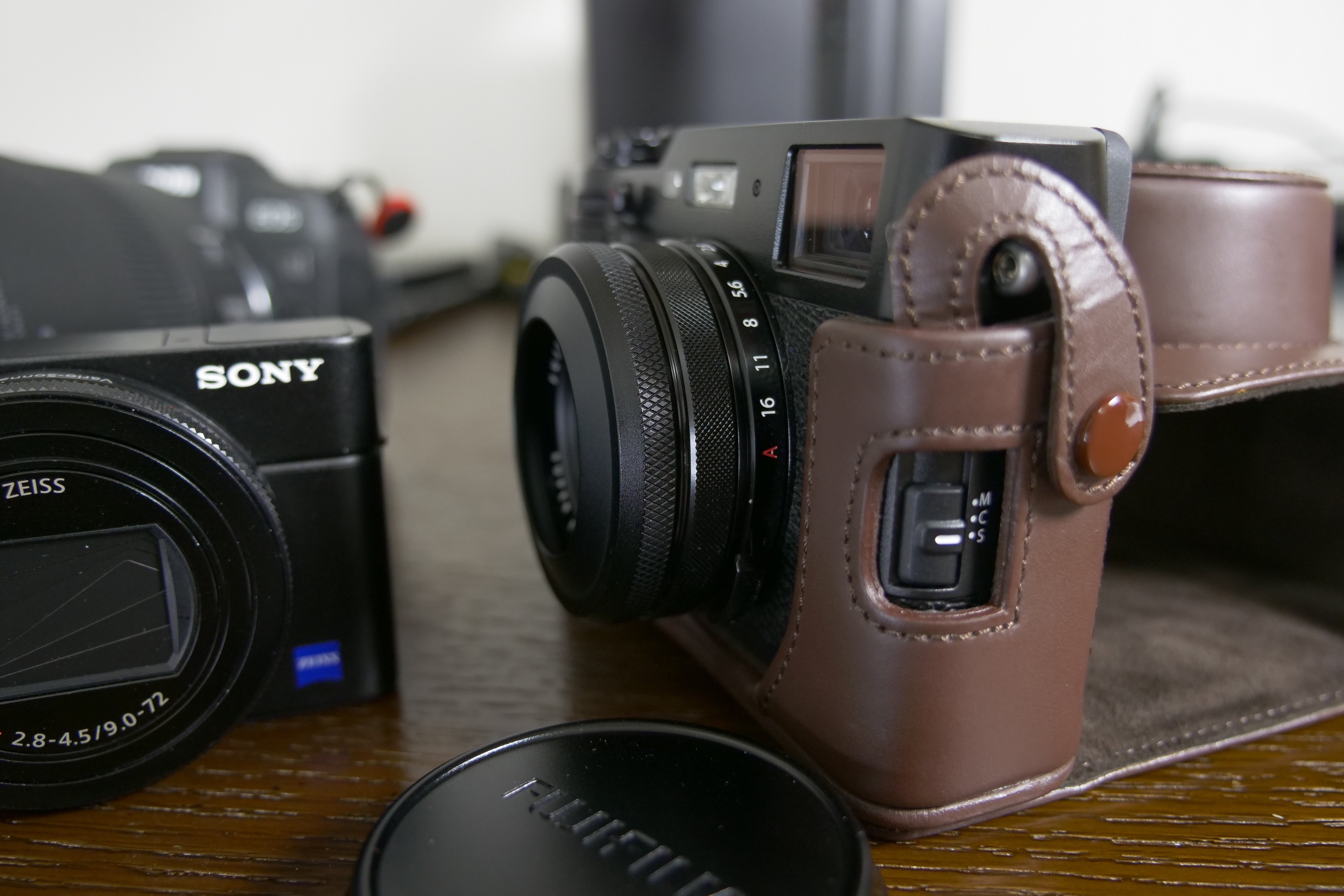 x100f 美品　おまけ多数 購入ログ】X100Fのアクセサリーたち レビュー｜物欲名古屋人