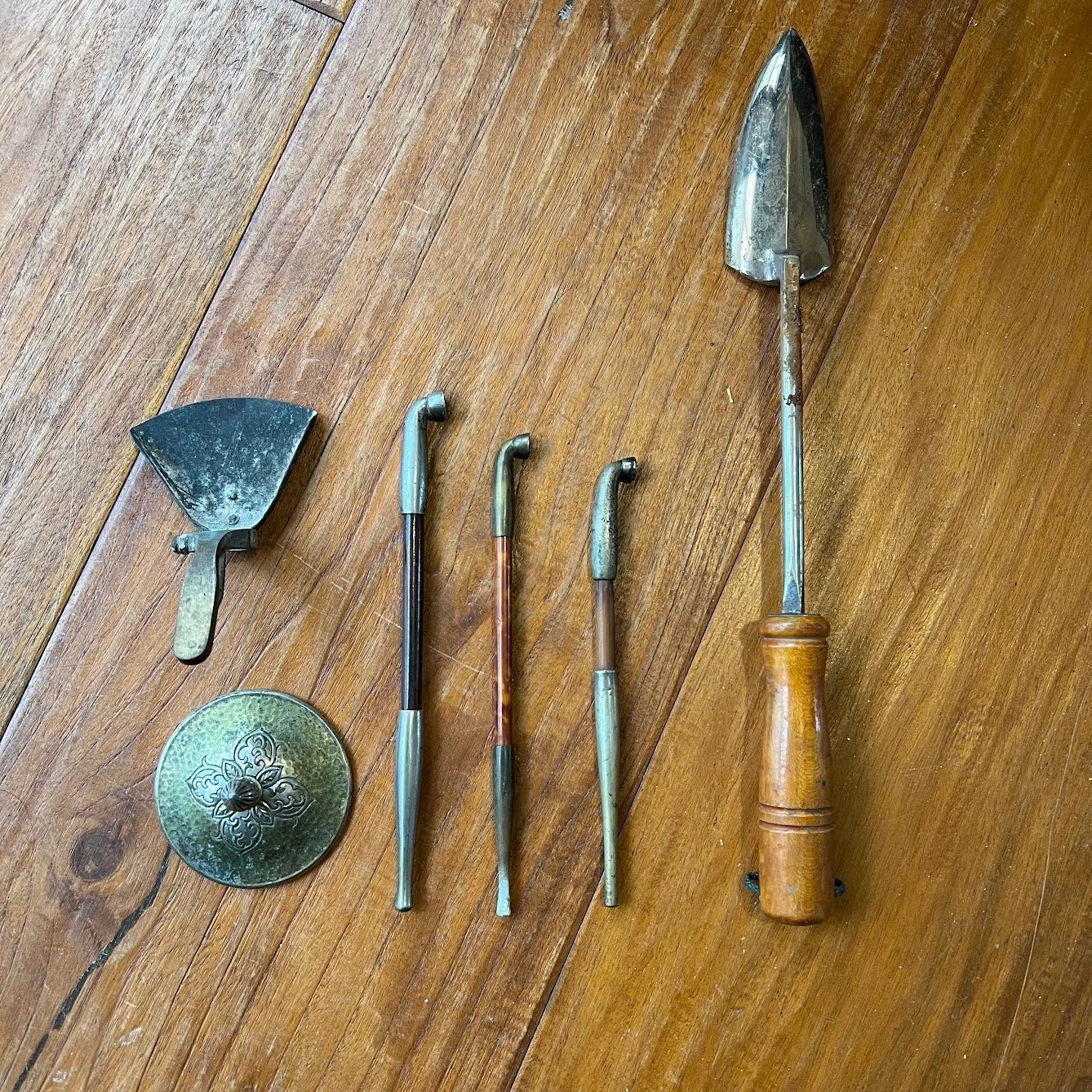 古道具たちが買い叩かれるのを見て、抱いた感情を深掘りしてみた。｜原