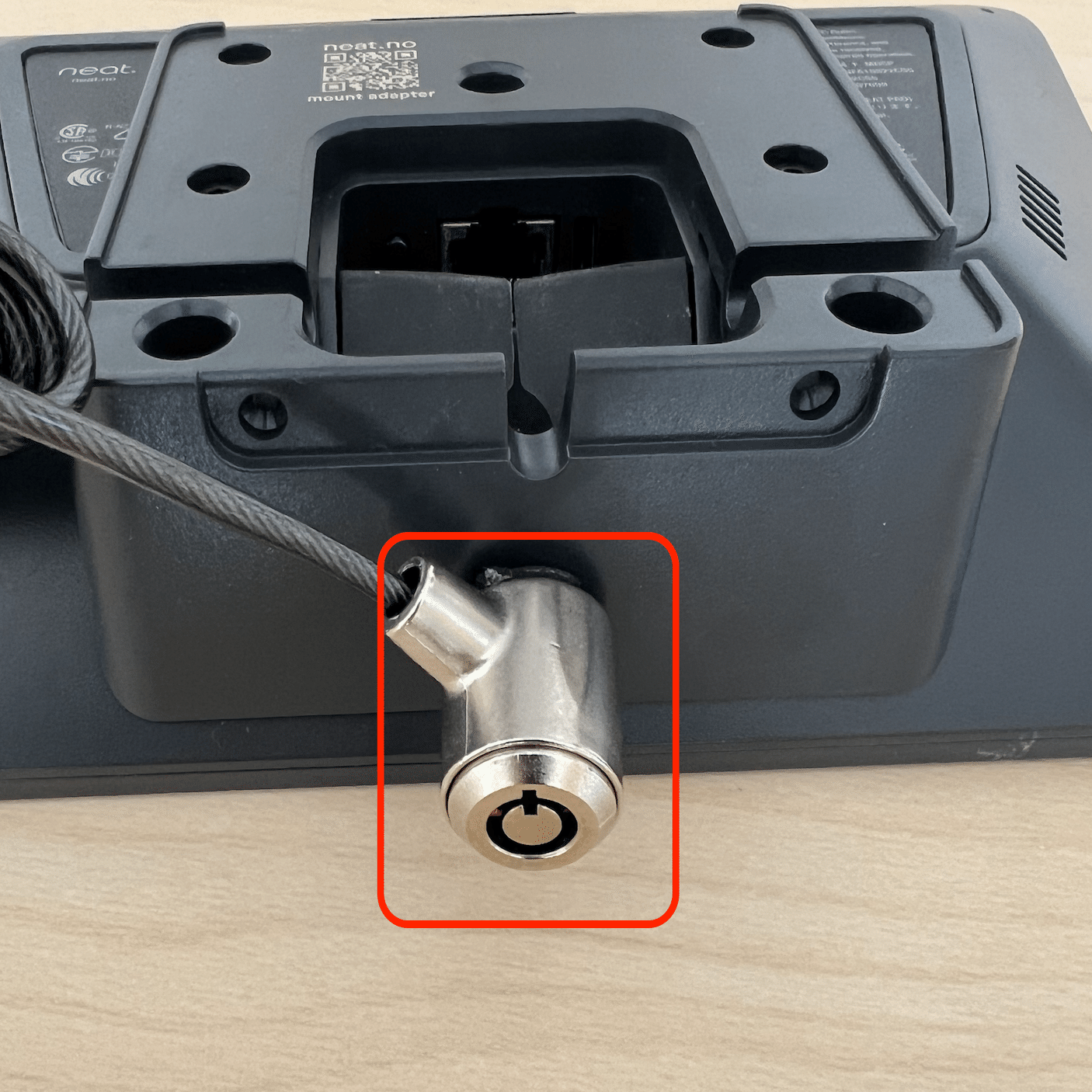 Neat デバイスのセキュリティスロット｜Yuki Iwagishi