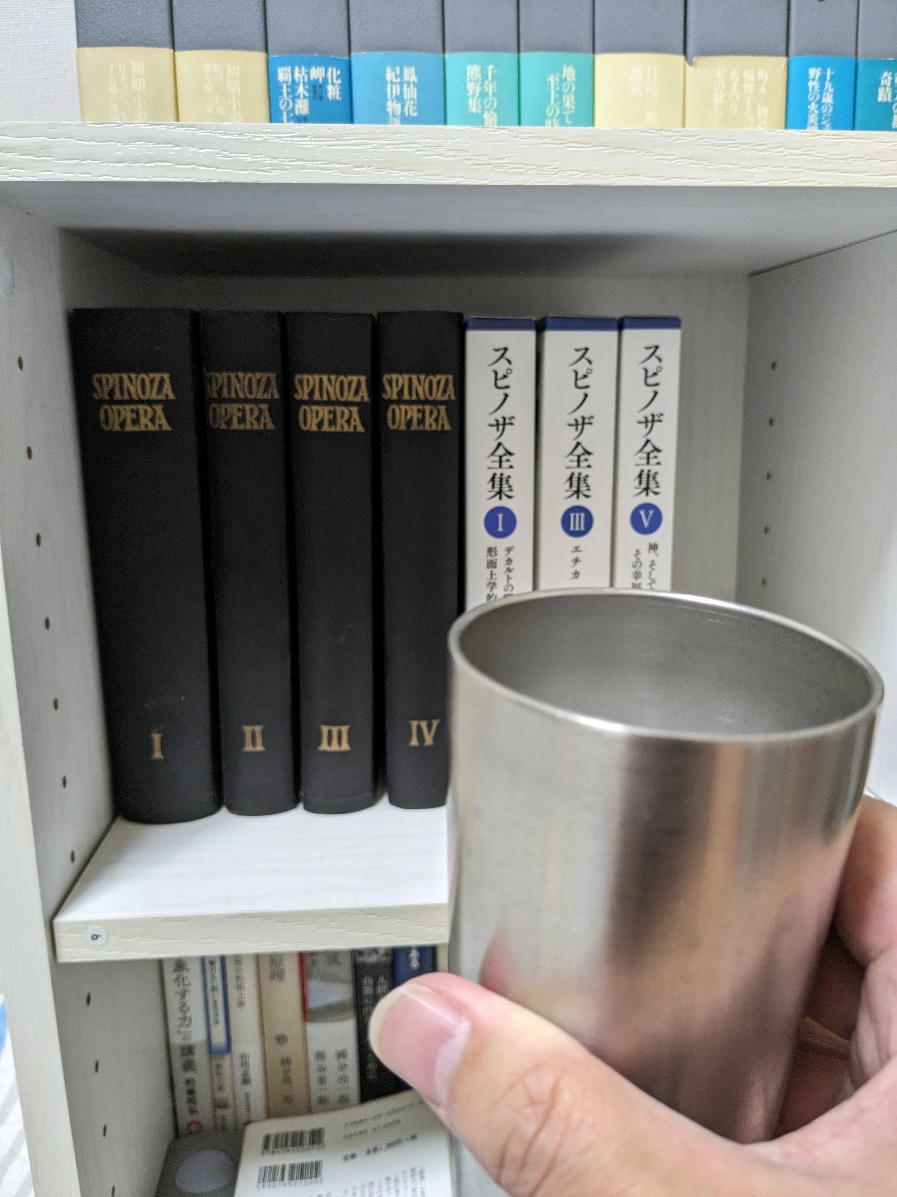 呼吸をするのと同じように本を読む〜わたしの本棚〜｜Gutti グッチ