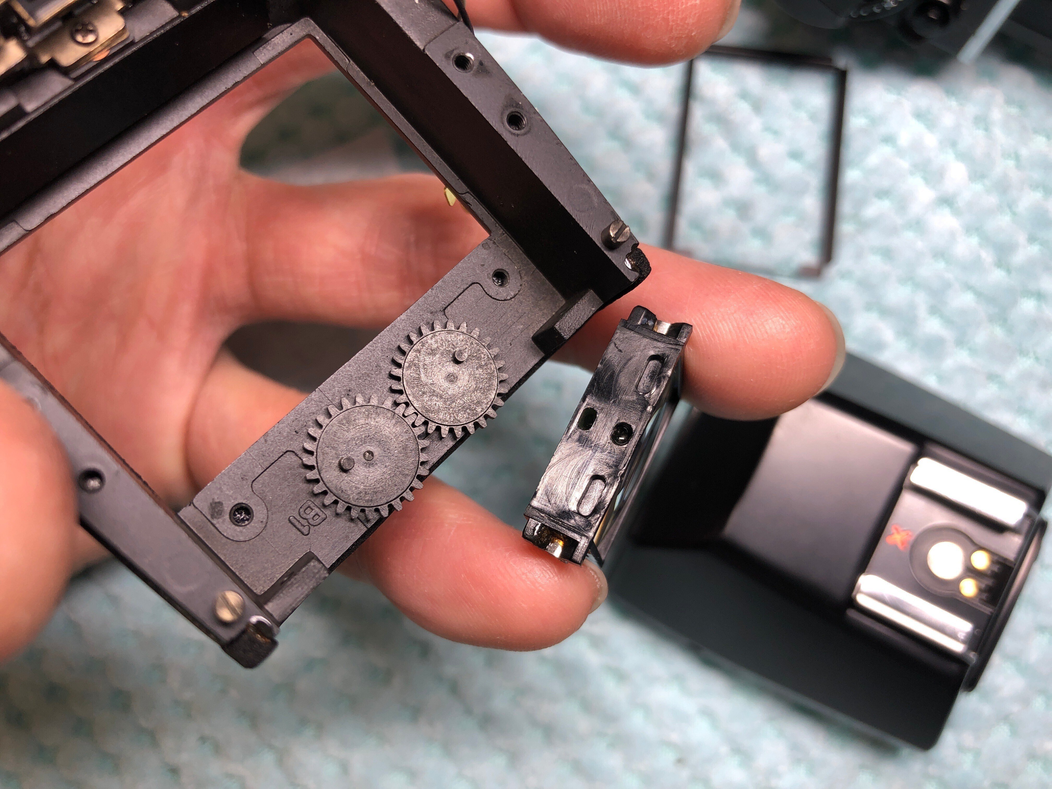 Pentax LXのファインダー分解｜フィルムカメラ修理のアクアカメラ