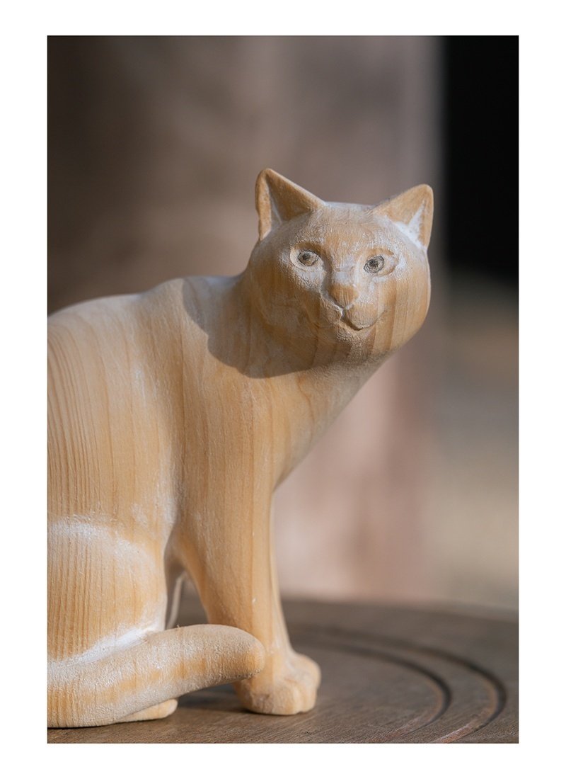 スギサキマサノリさんの木彫（猫）です