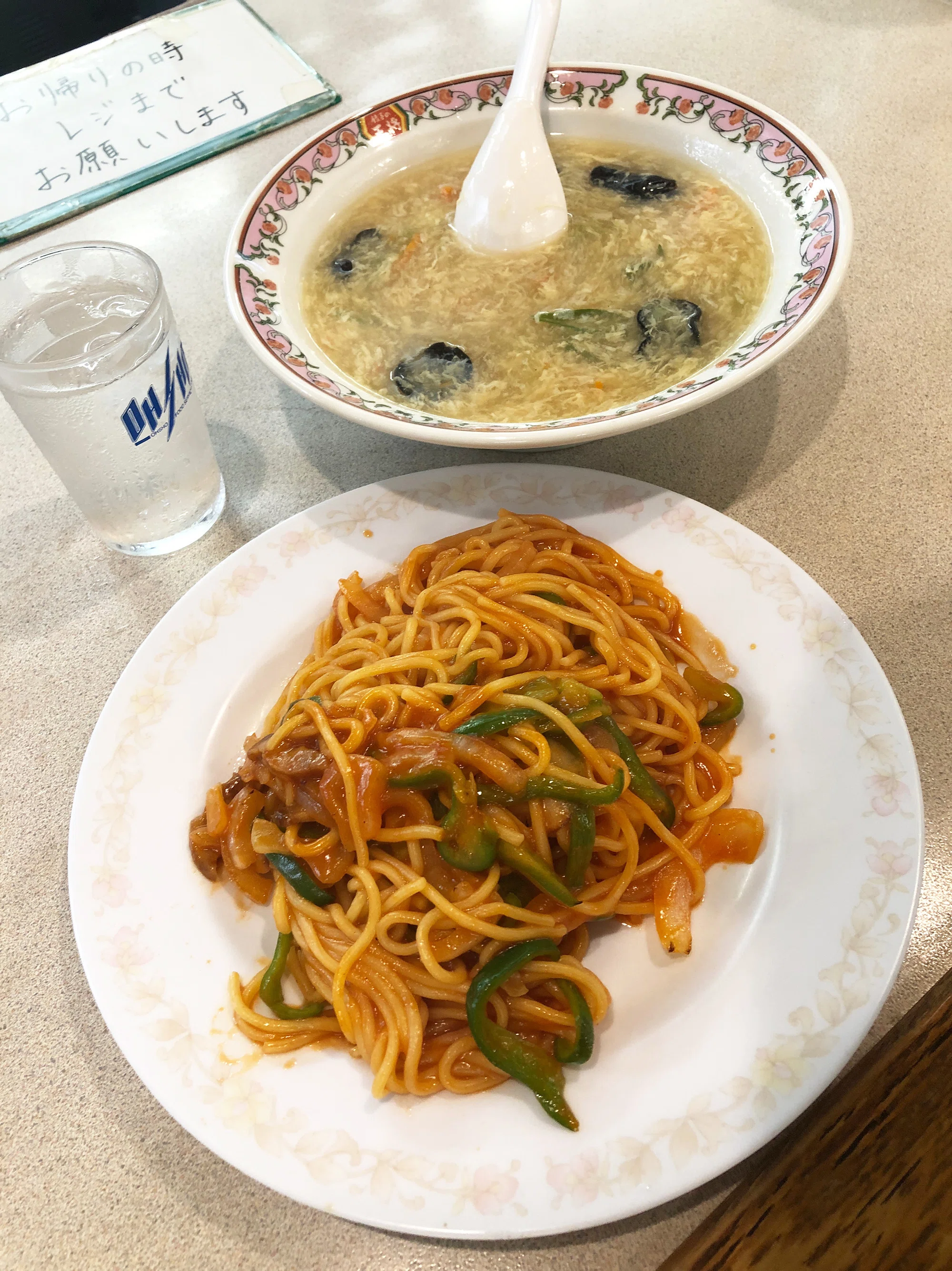 餃子の王将》 ちゃんぽん麺を使ったナポリタン。 その名は