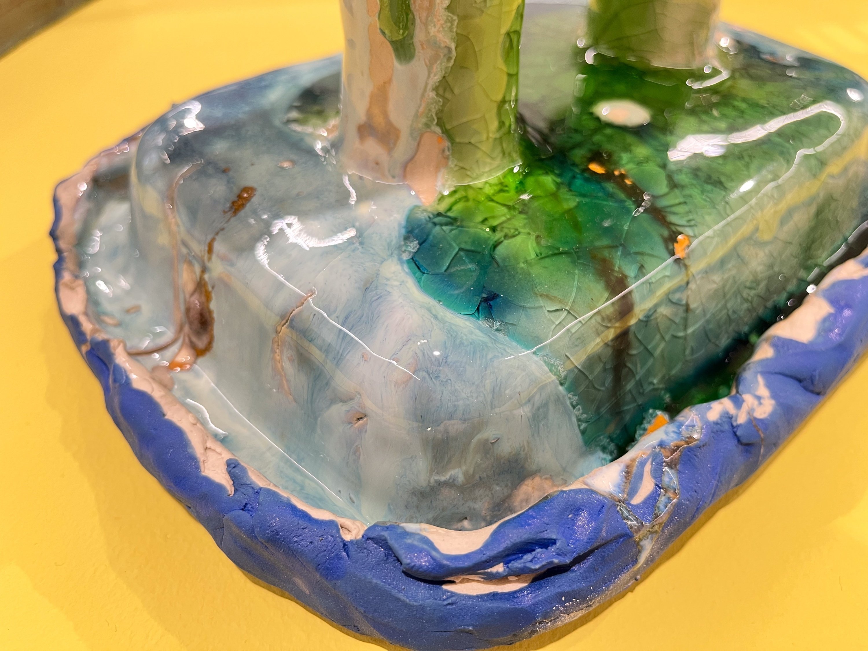 美しい古美術◾️蔵から深みのある緑色の釉薬が流れる上品で美しい平茶碗が出て来ました 美しい古美術◾️蔵から深みのある緑色の釉薬が流れる上品で