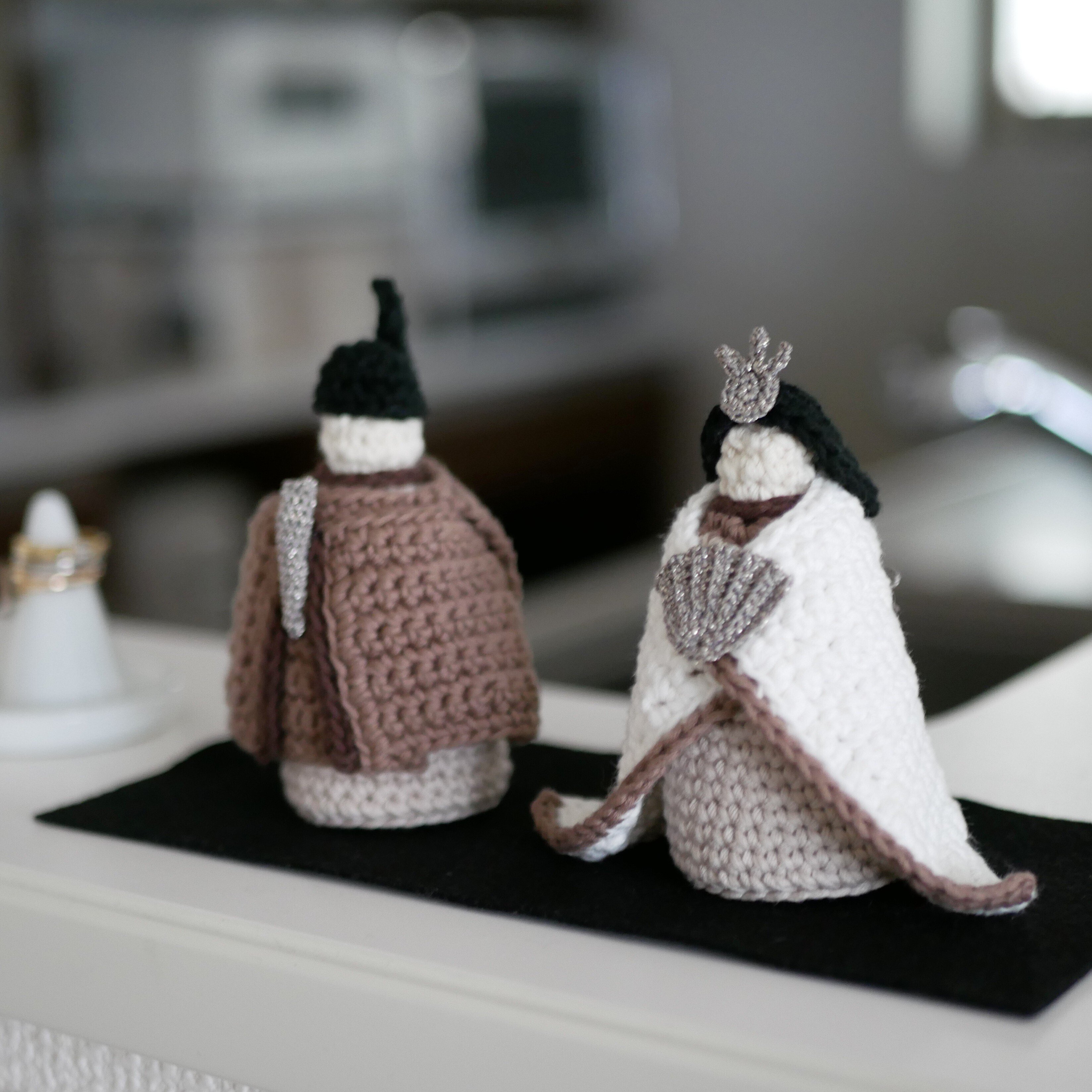 愛らしくてスタイリッシュな雛人形：コンパクトなサイズで省スペース