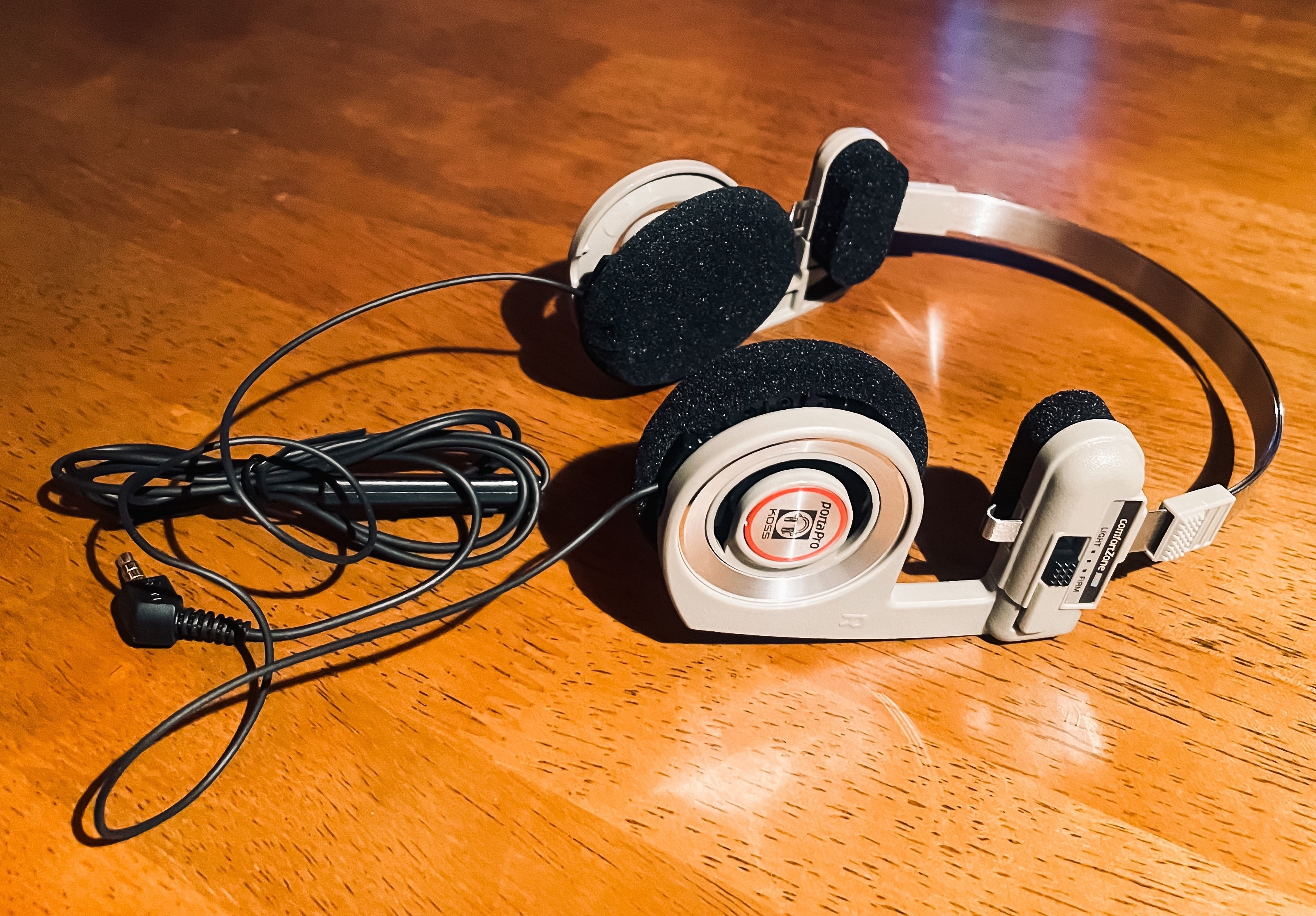 Koss Porta Pro 限定版オンイヤーヘッドホン リズムベージュ 有線