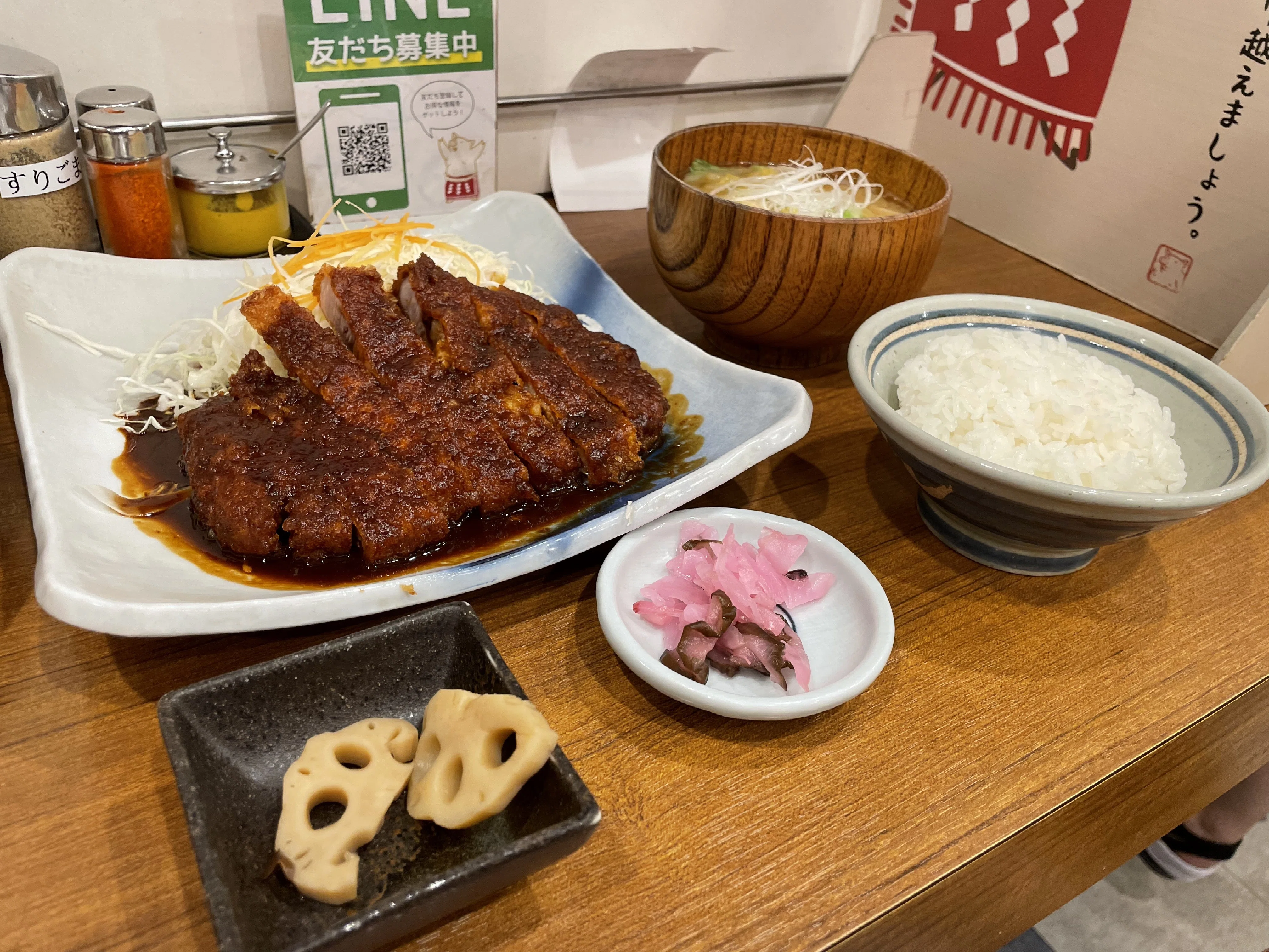 盛り付け図鑑34】とんかつ特集10-矢場とんエスカ店｜しおラボ