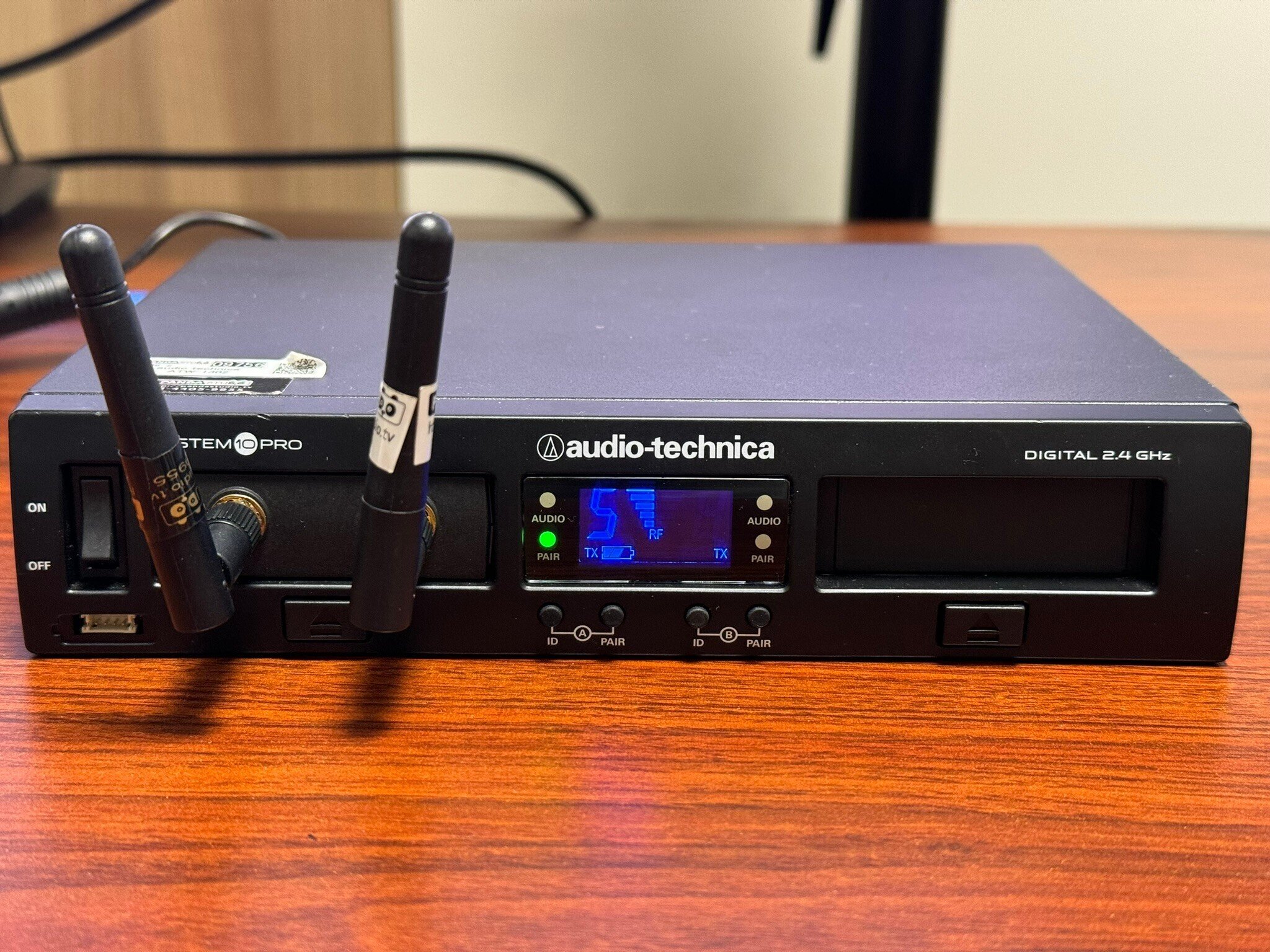 audio-technica うん ATW-1101トランスミッターワイヤレスシステム audio-technica うん ATW-1101トランスミッターワイヤレスシステム