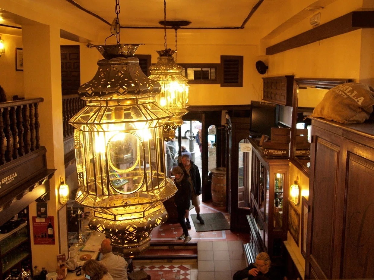 スペイン グラナダ 中心街とアルバイシン地区 -Centro y El Albaicín