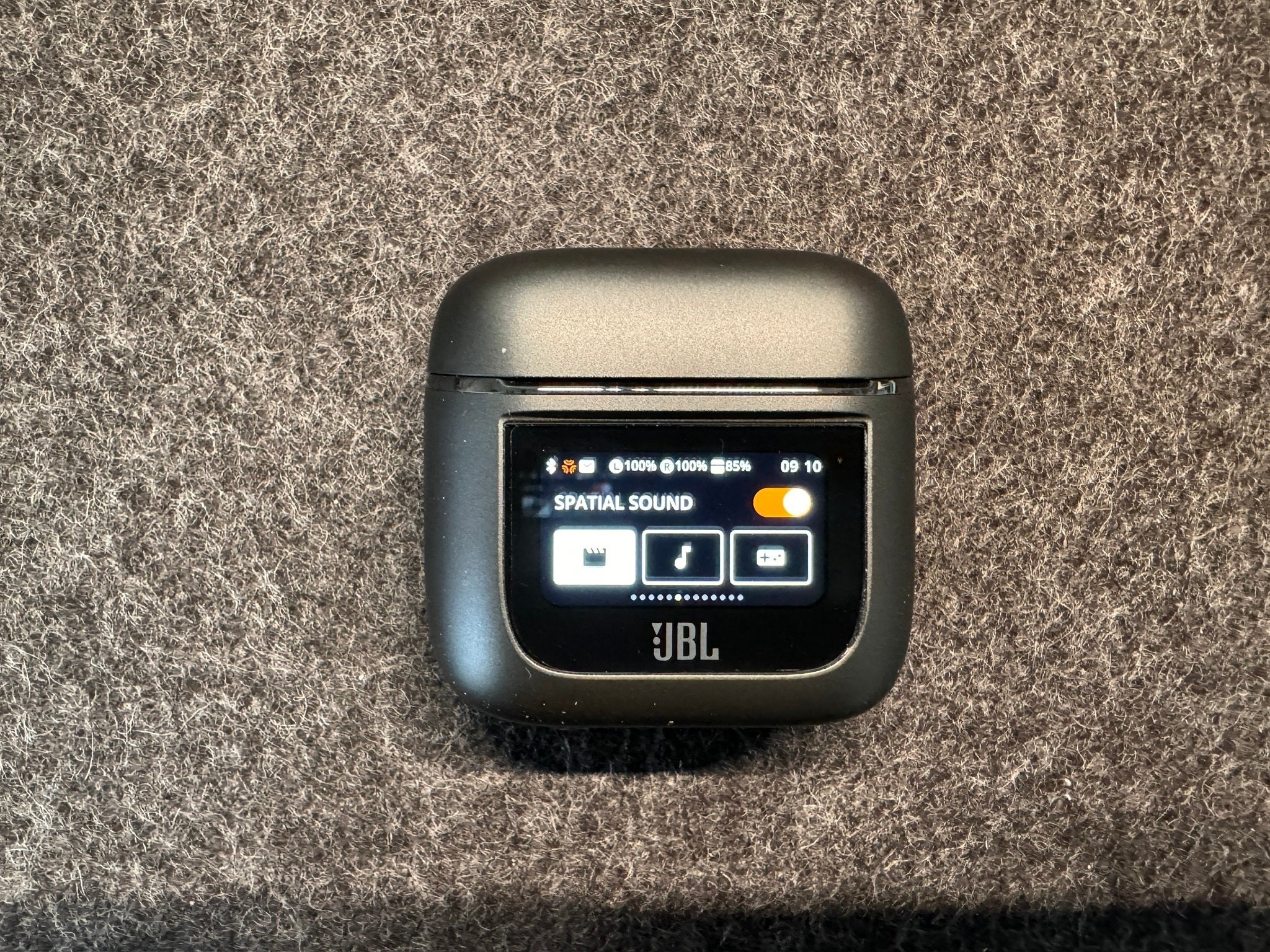 JBL TOUR PRO 2レビュー:スマートタッチディスプレイ搭載 JBL TOUR PRO 2レビュー:スマートタッチディスプレイ搭載