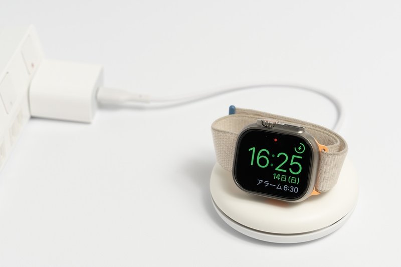 エレコム Apple Watch磁気充電ケーブル(高速充電スタンドタイプ)でApple Watch Ultraを充電