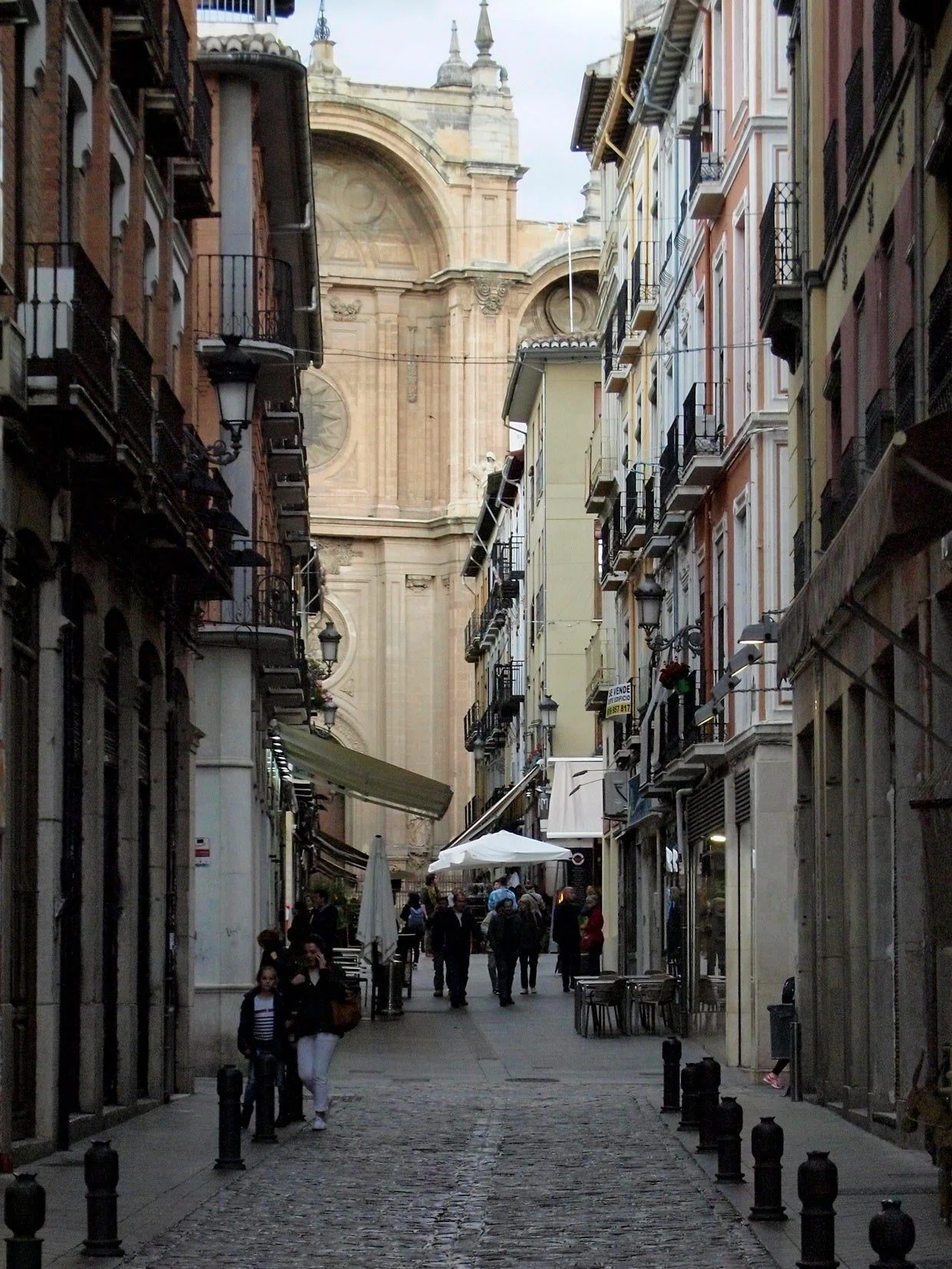 スペイン グラナダ 中心街とアルバイシン地区 -Centro y El Albaicín