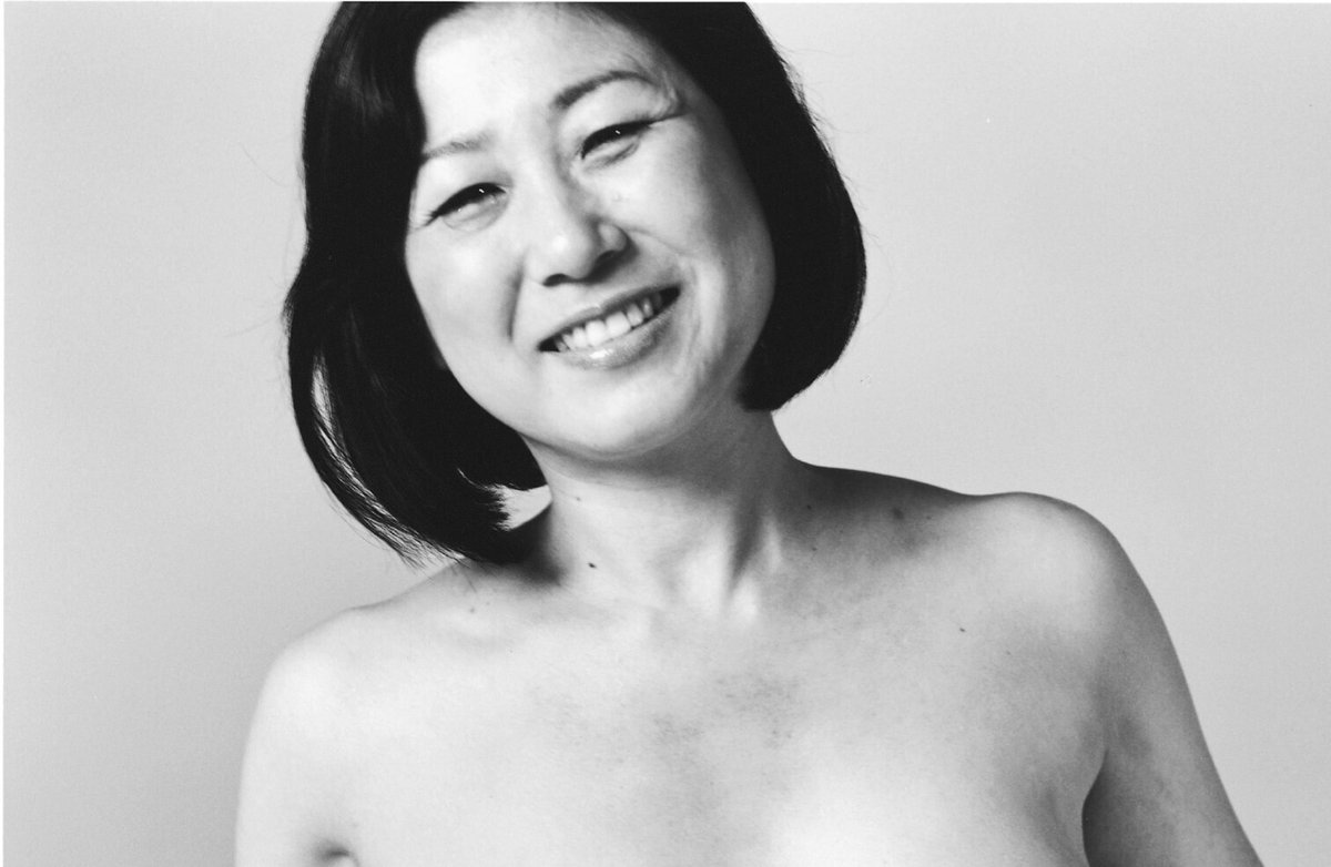 アラーキーヌード １冊目はアラーキーさん。 ２冊目は蜷川実花さん。 乳房再建手術経験者の私が写真集を作｜E-BeC