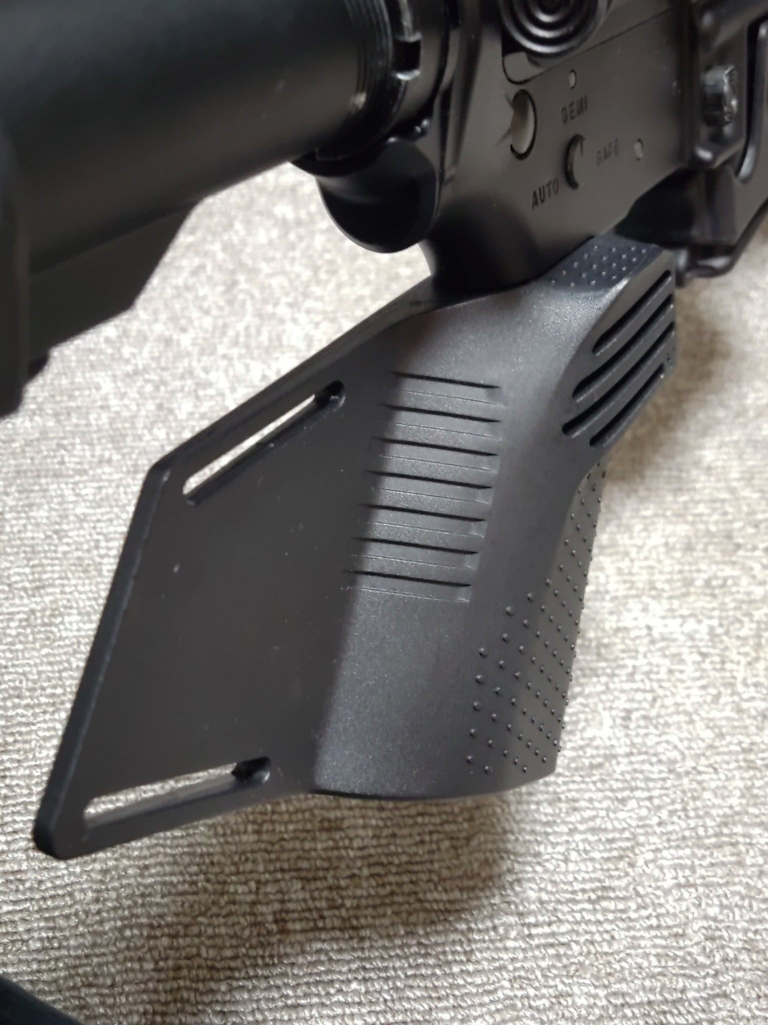 ストライク インダストリーズ AR マルチグリップ 実物 ストライク インダストリーズ AR マルチグリップ FDE 実物