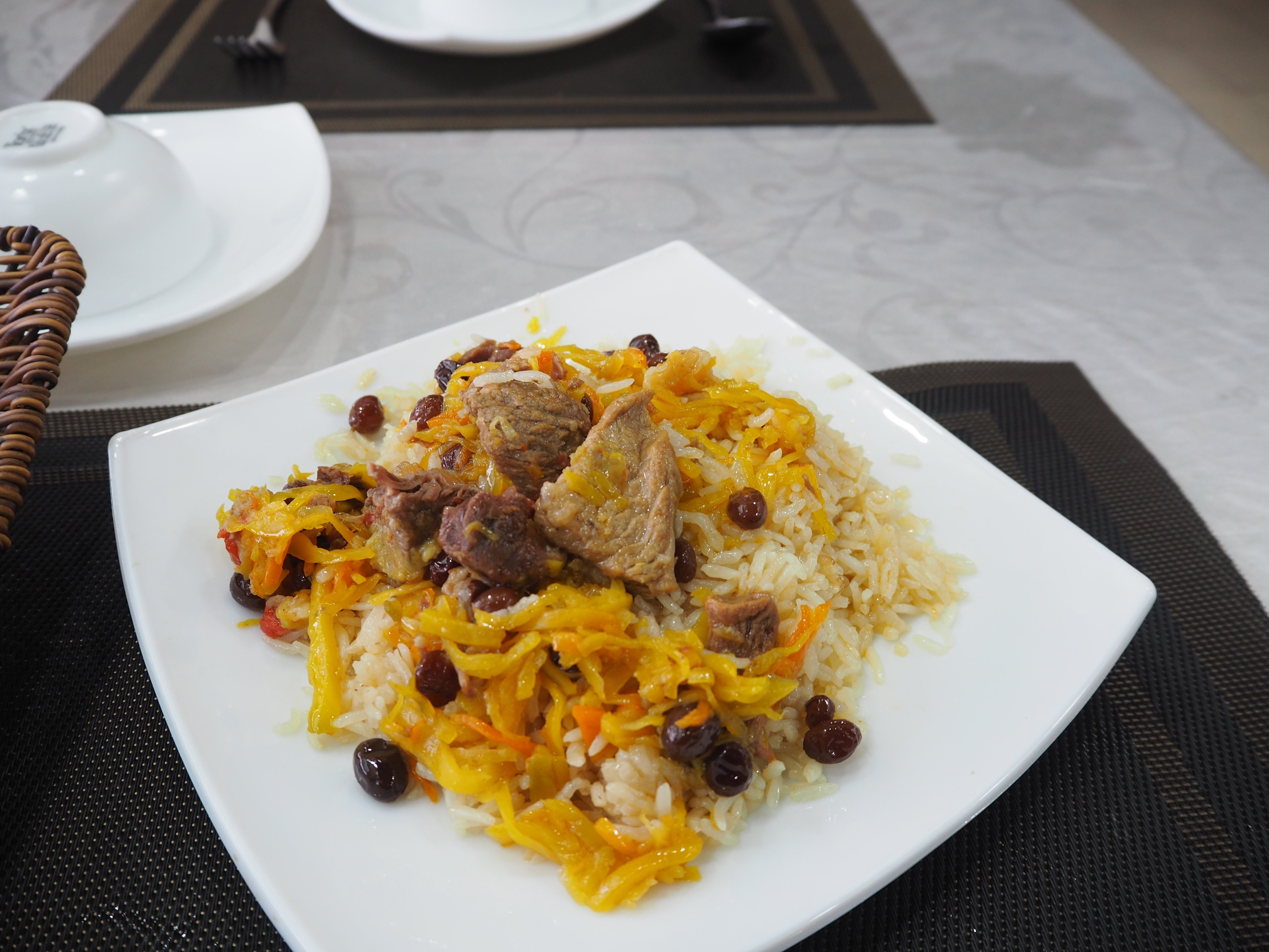 レストラン＠プロフ必読 ウズベキスタン】いざ聖地プロフ・センターへ 25日目｜Tabinosora